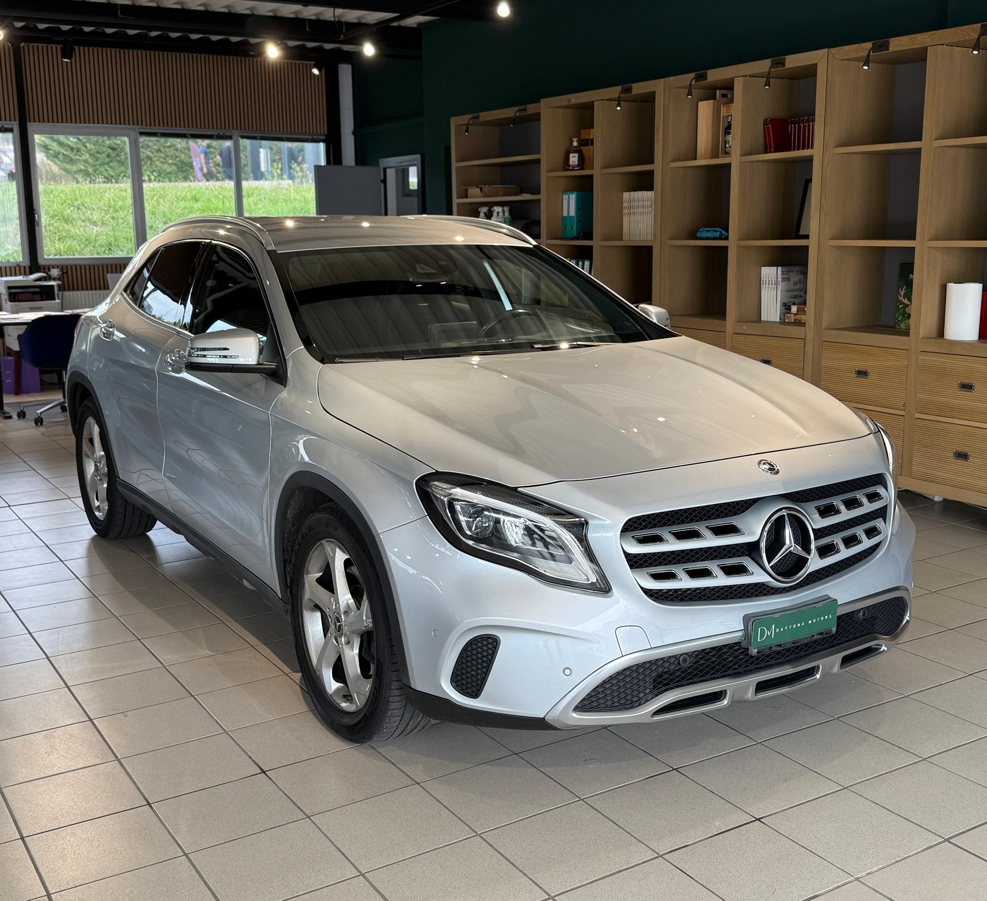 MERCEDES-BENZ GLA 220 Urban 4Matic 7G-DCT-image-1