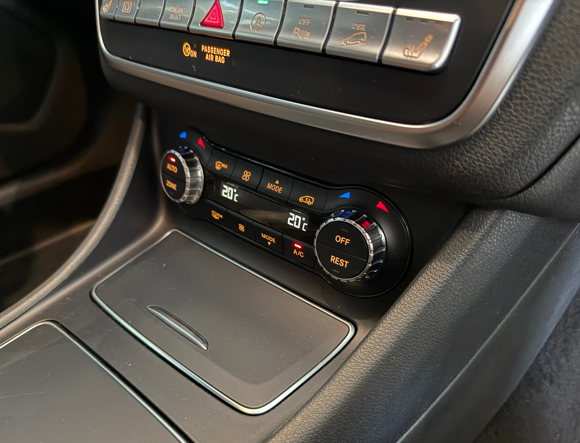 MERCEDES-BENZ GLA 220 Urban 4Matic 7G-DCT-image-8