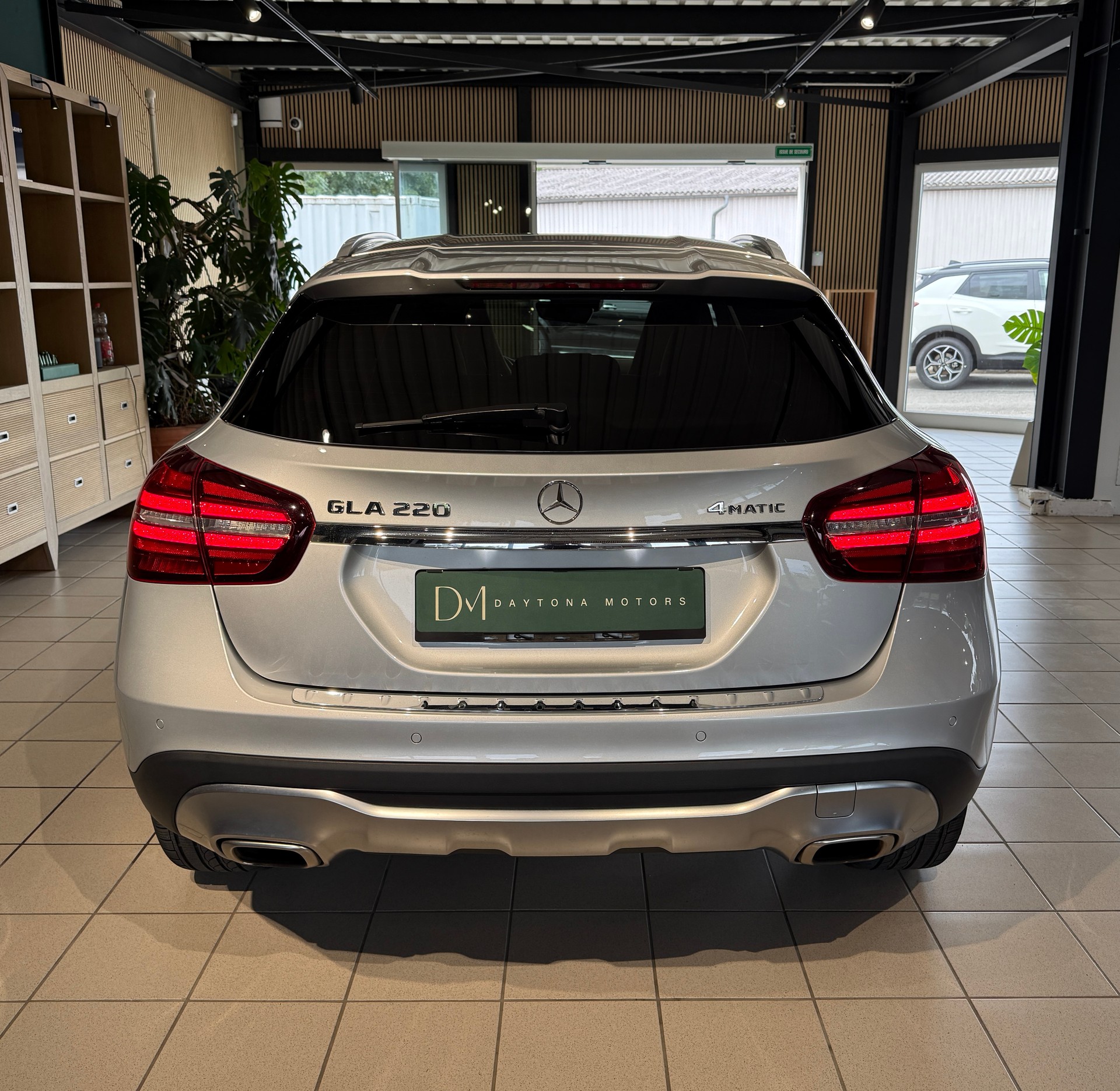 MERCEDES-BENZ GLA 220 Urban 4Matic 7G-DCT-image-3