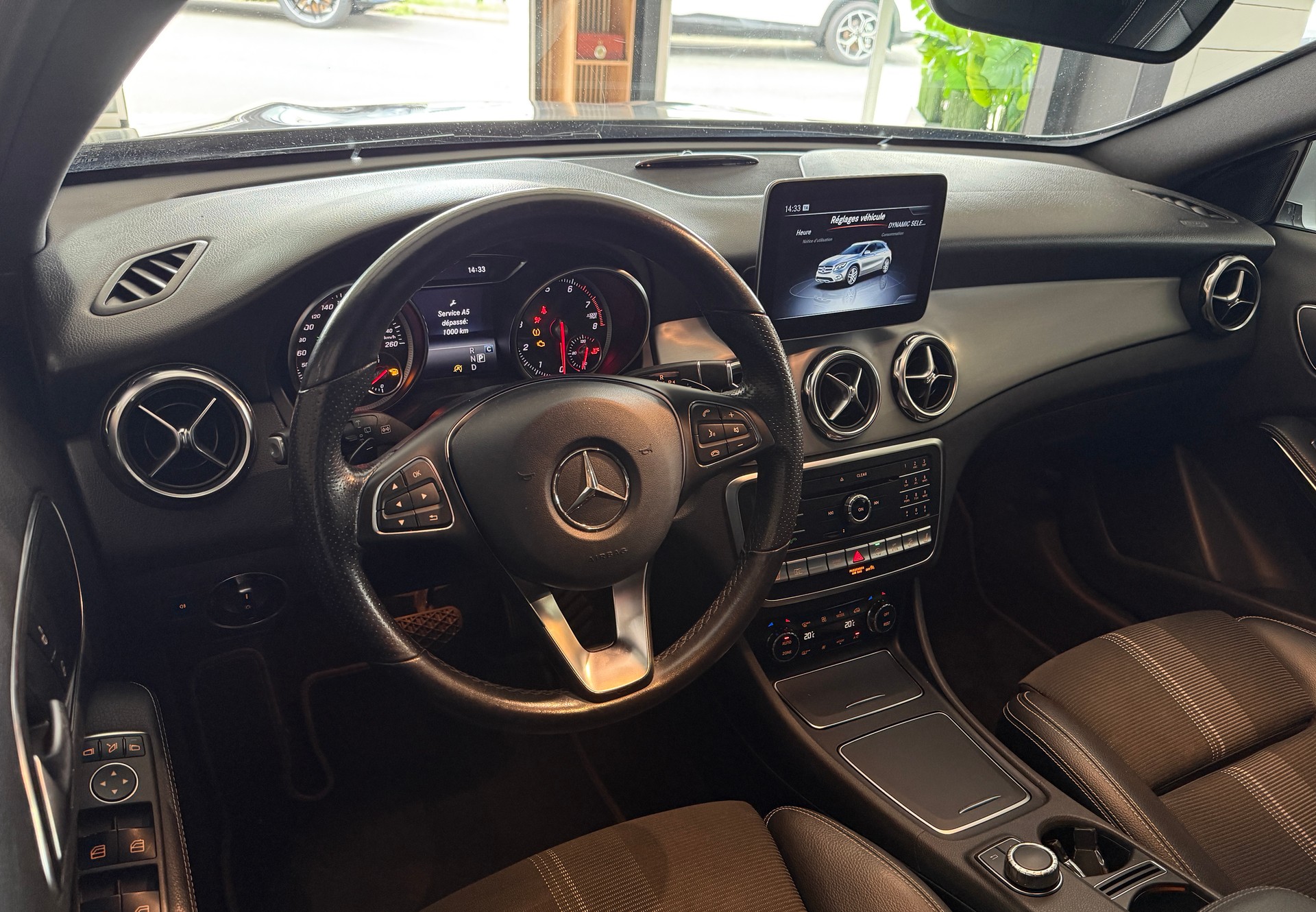 MERCEDES-BENZ GLA 220 Urban 4Matic 7G-DCT-image-5