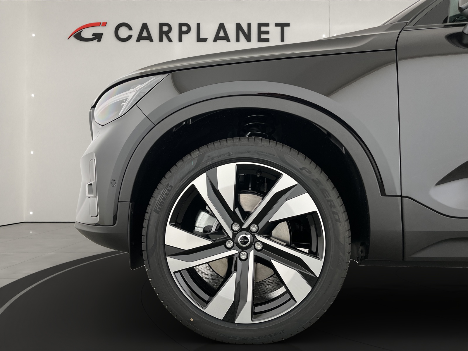 VOLVO XC40 2.0 B3 MH Plus Dark-image-6