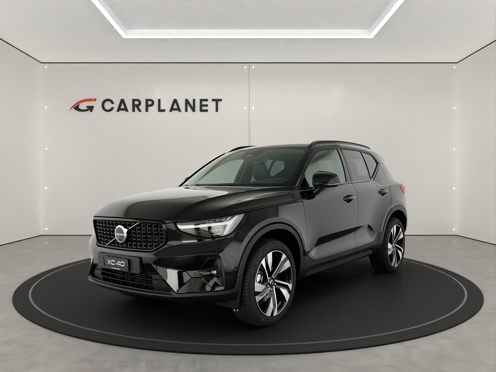VOLVO XC40 2.0 B3 MH Plus Dark-image-0