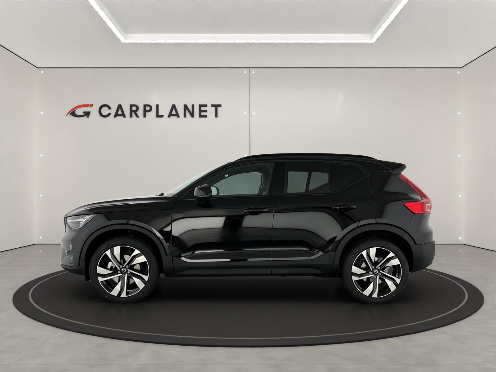 VOLVO XC40 2.0 B3 MH Plus Dark-image-2