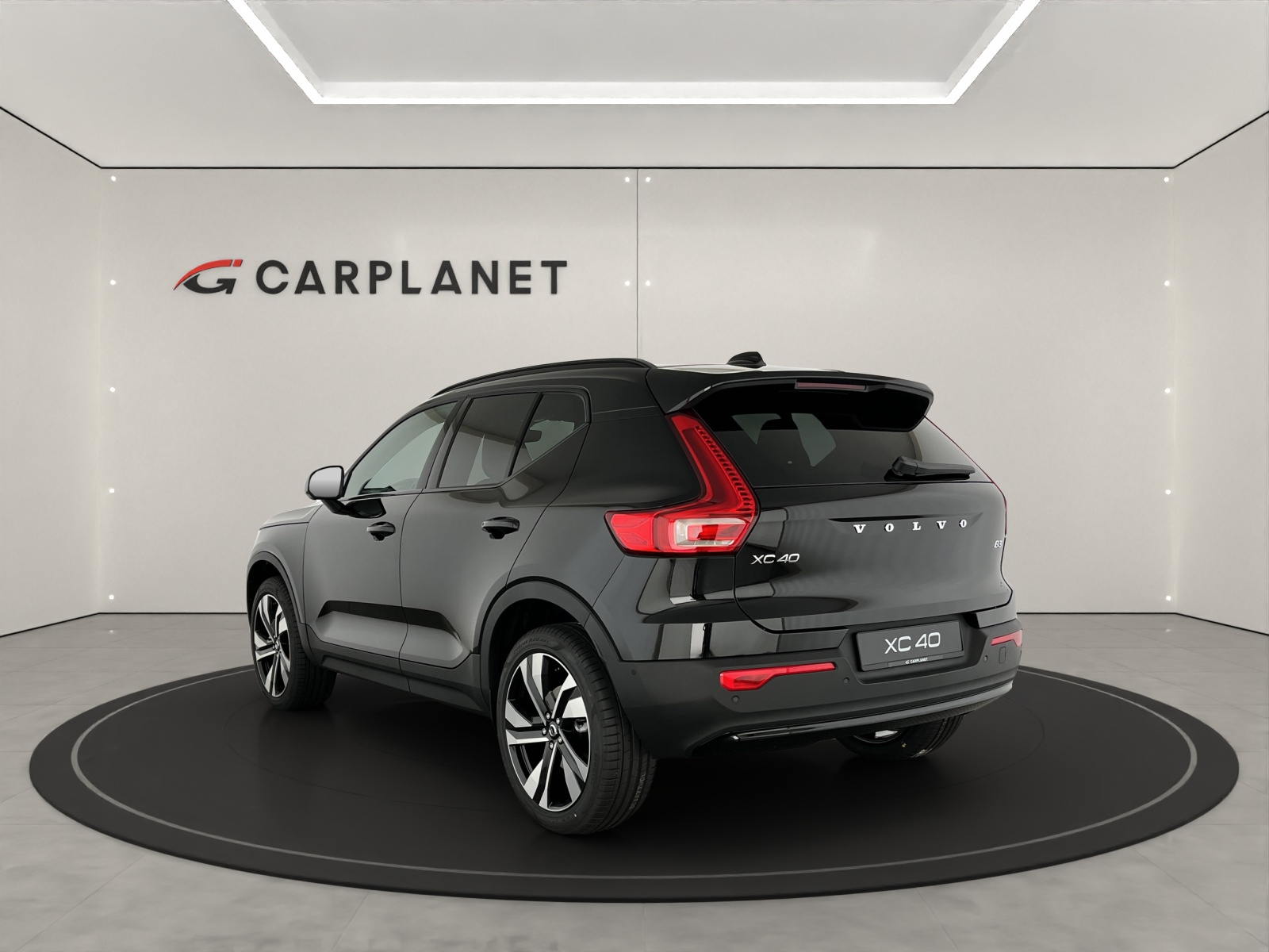 VOLVO XC40 2.0 B3 MH Plus Dark-image-3