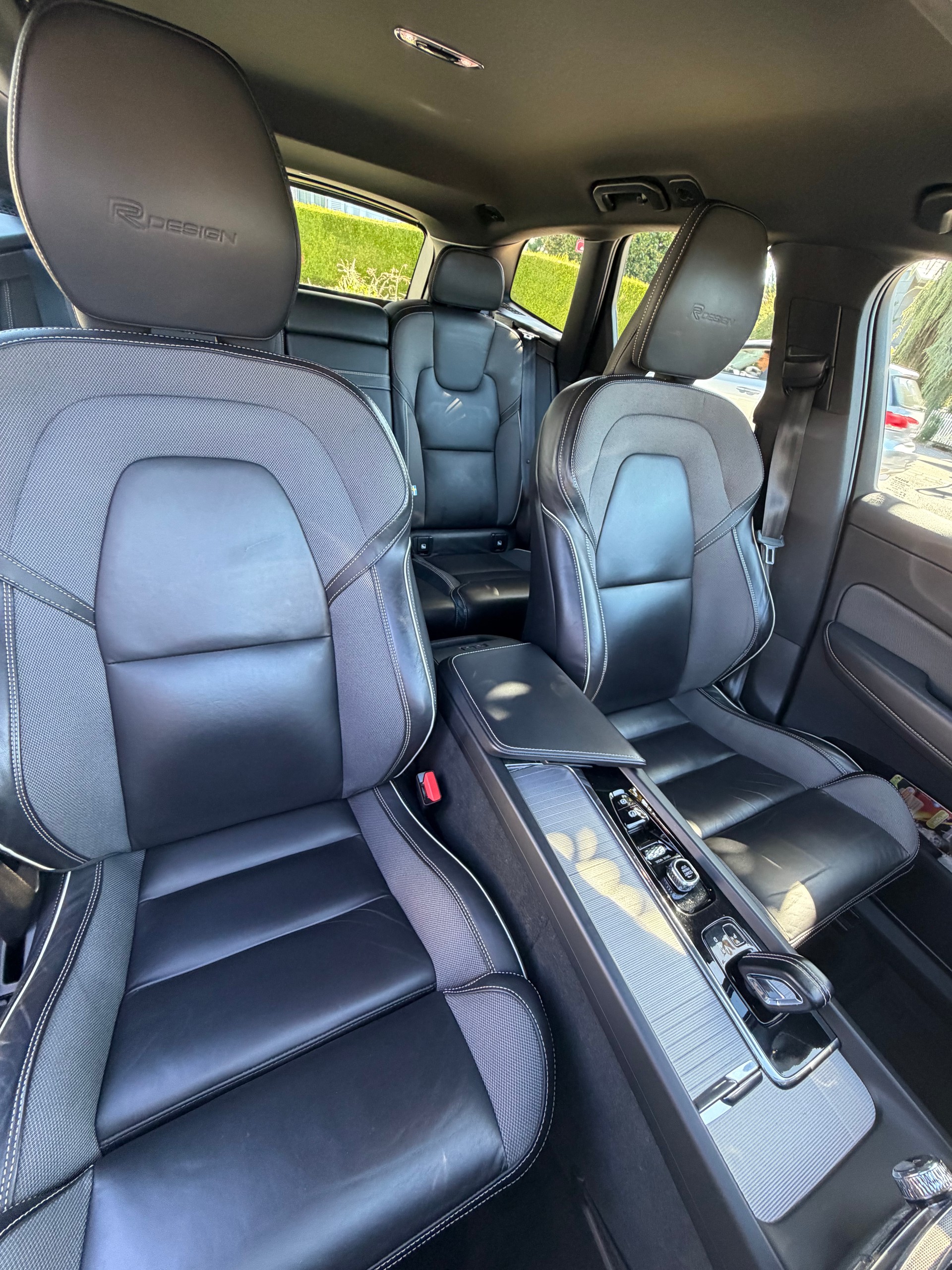 VOLVO XC60 B4 Diesel Mild Hybrid AWD R-Design Geartronic-image-10