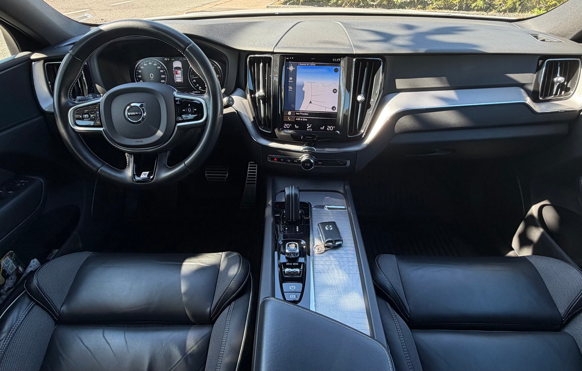 VOLVO XC60 B4 Diesel Mild Hybrid AWD R-Design Geartronic-image-6