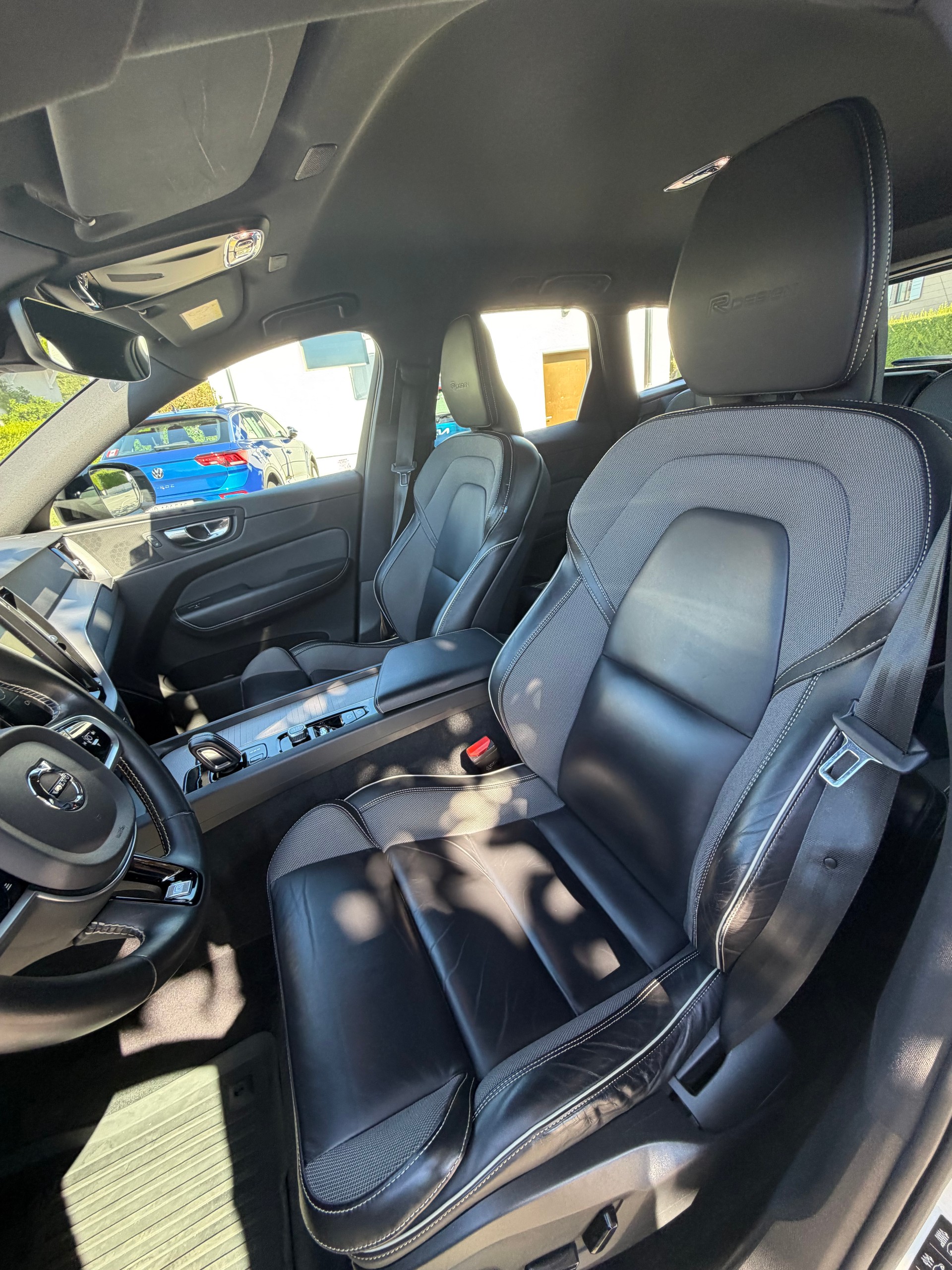 VOLVO XC60 B4 Diesel Mild Hybrid AWD R-Design Geartronic-image-9