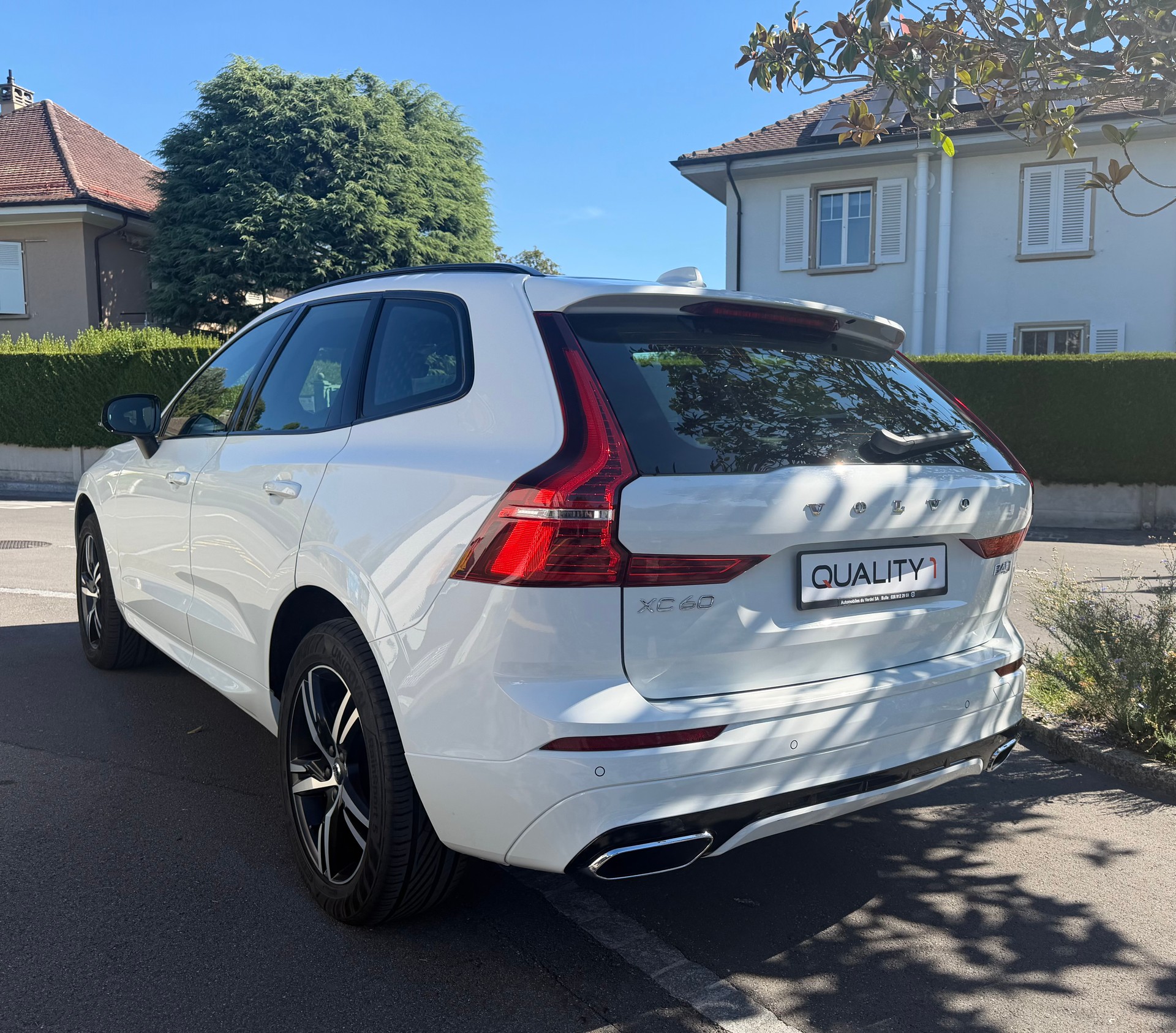 VOLVO XC60 B4 Diesel Mild Hybrid AWD R-Design Geartronic-image-4