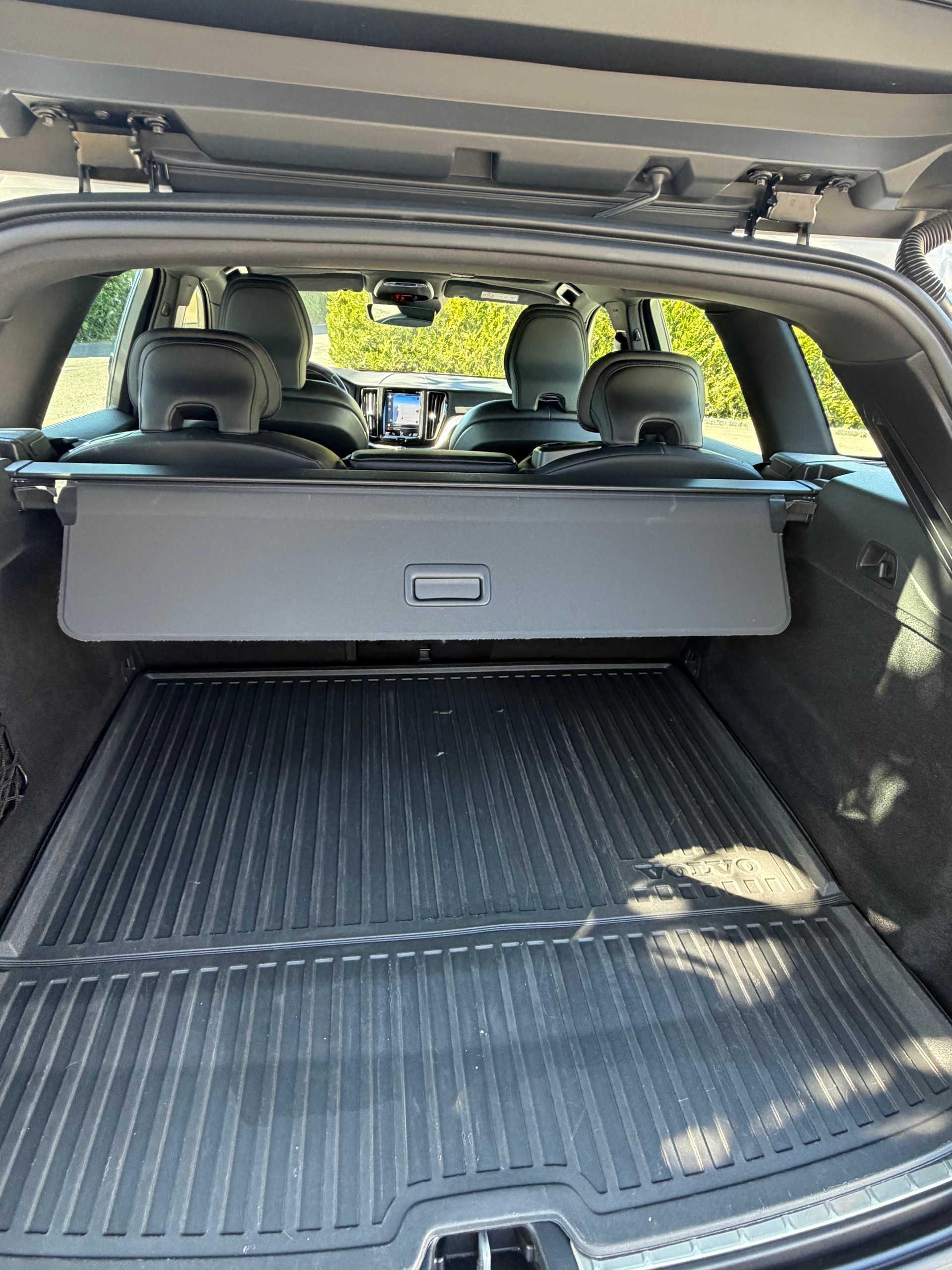 VOLVO XC60 B4 Diesel Mild Hybrid AWD R-Design Geartronic-image-12