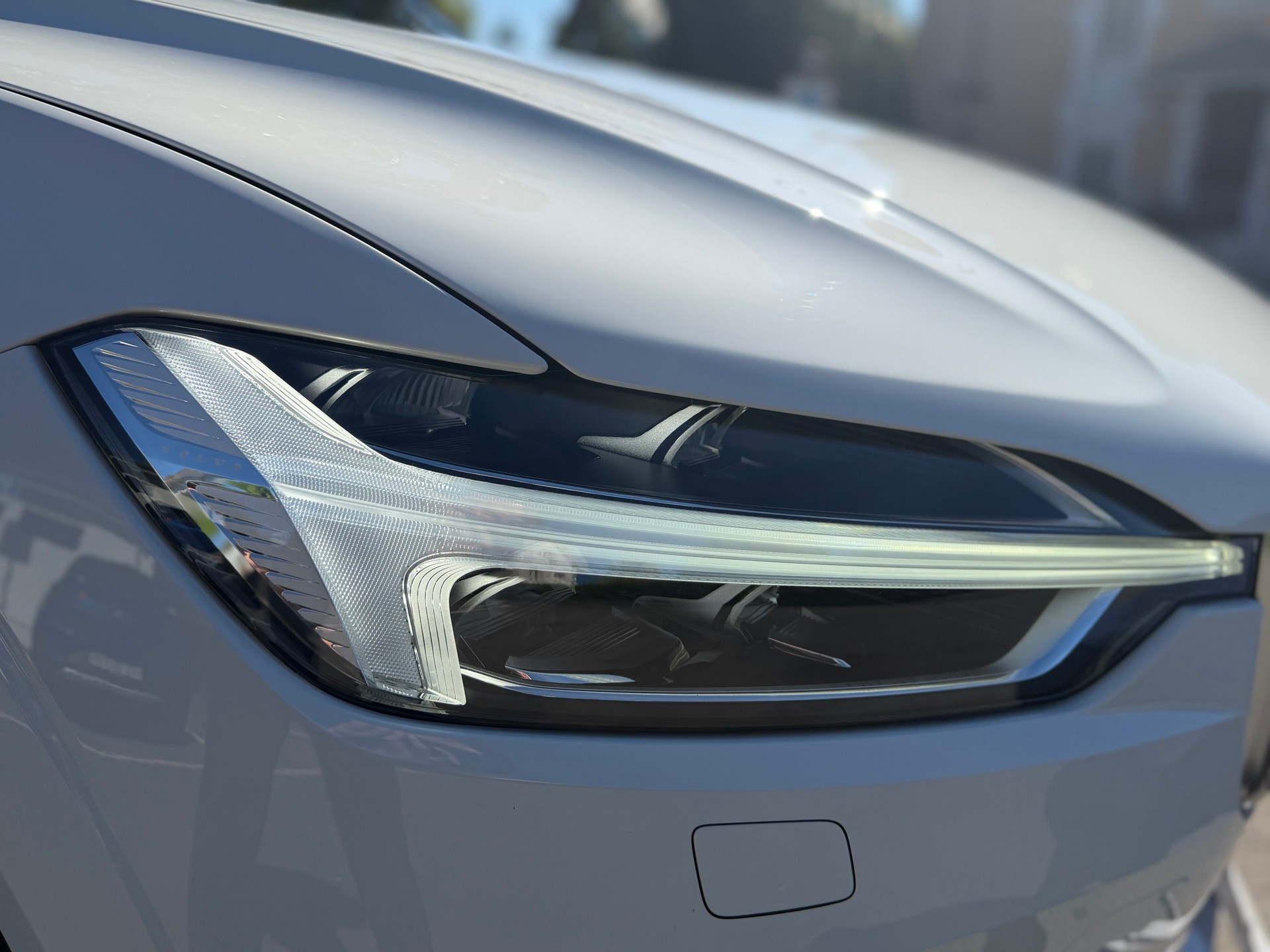 VOLVO XC60 B4 Diesel Mild Hybrid AWD R-Design Geartronic-image-5