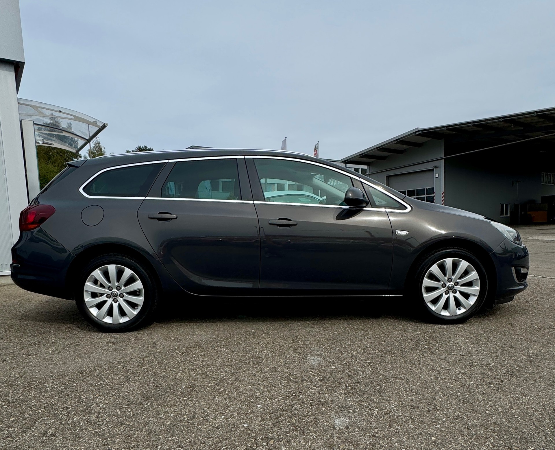 OPEL Astra SportsTourer 1.4i 16V Turbo Cosmo-image-3