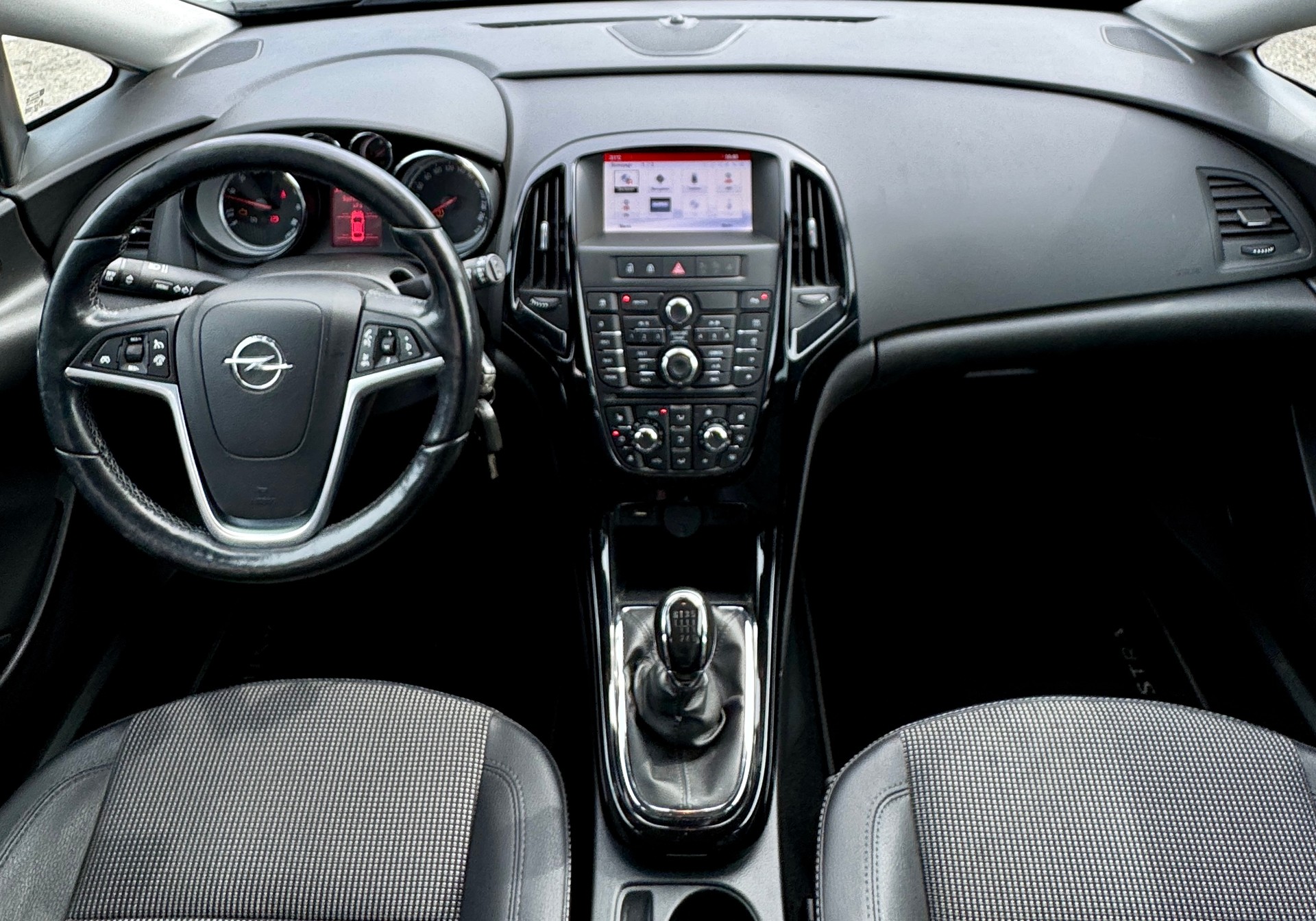 OPEL Astra SportsTourer 1.4i 16V Turbo Cosmo-image-12