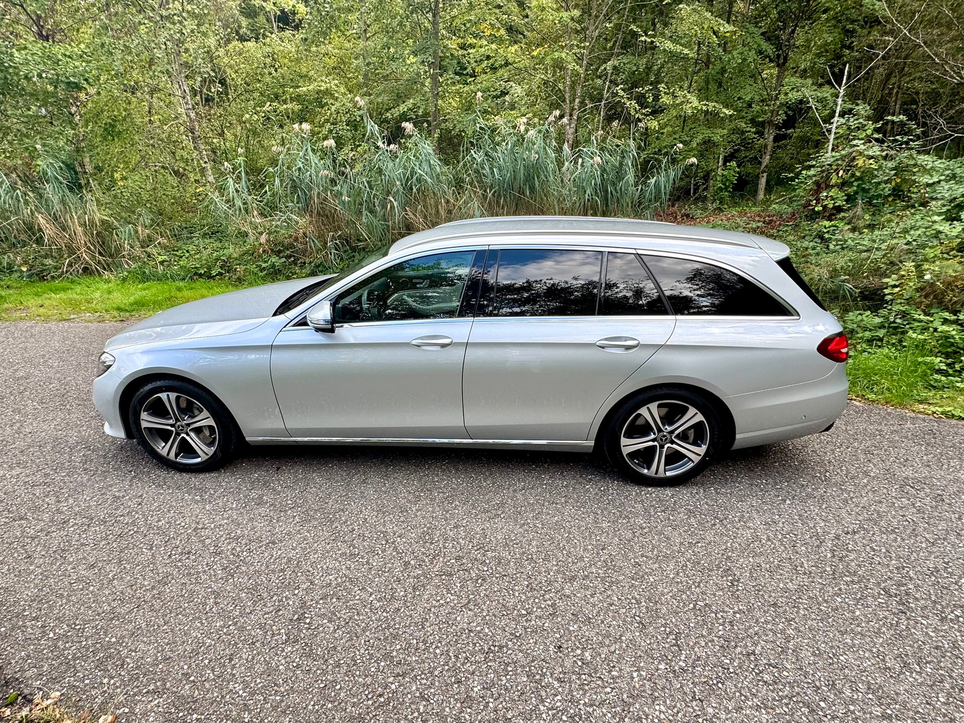 MERCEDES-BENZ E 400 T Diesel 4matic. NEUWERTIG! Gar. nur 12‘647 km! 340PS! (Tausch mit Cabrio!)-image-0