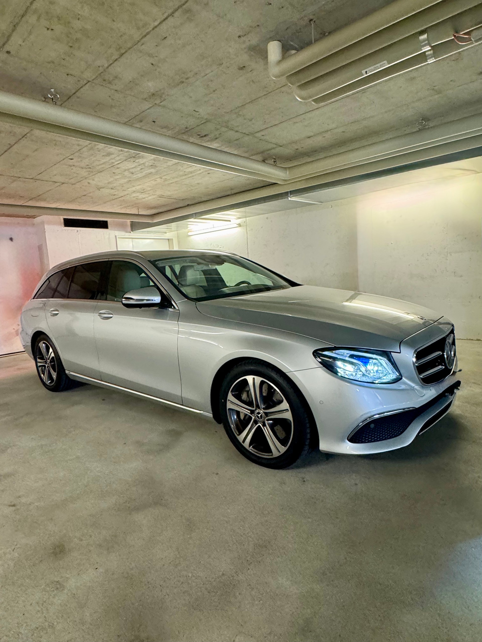 MERCEDES-BENZ E 400 T Diesel 4matic. Garantiert nur 12‘647Km! Neuwagencharakter! 340PS!-image-1