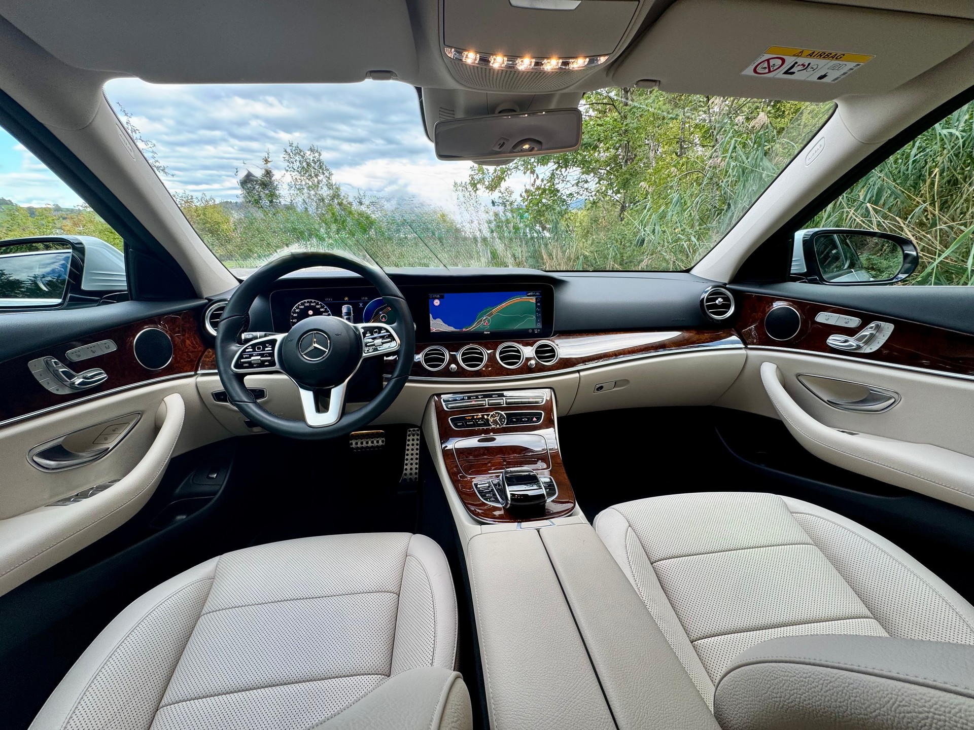 MERCEDES-BENZ E 400 T Diesel 4matic. NEUWERTIG! Gar. nur 12‘647 km! 340PS! (Tausch mit Cabrio!)-image-3