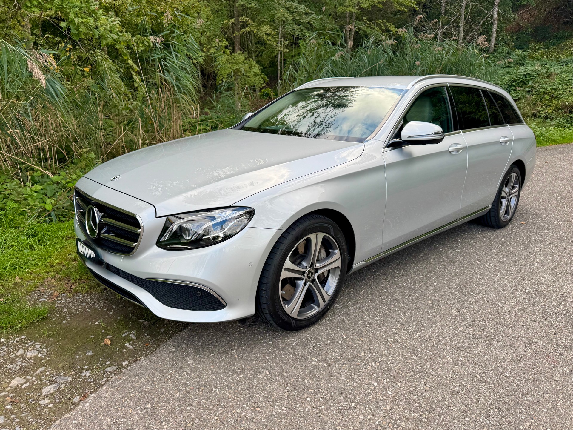 MERCEDES-BENZ E 400 T Diesel 4matic. NEUWERTIG! Gar. nur 12‘647 km! 340PS! (Tausch mit Cabrio!)-image-1