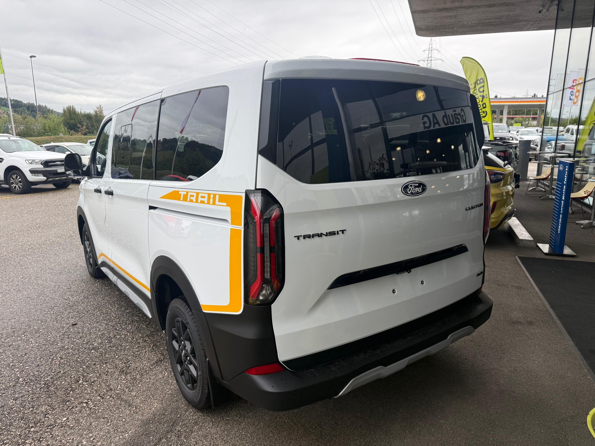 FORD Transit Custom Combi 320 L1H1 Trail Automat 4x4-image-4