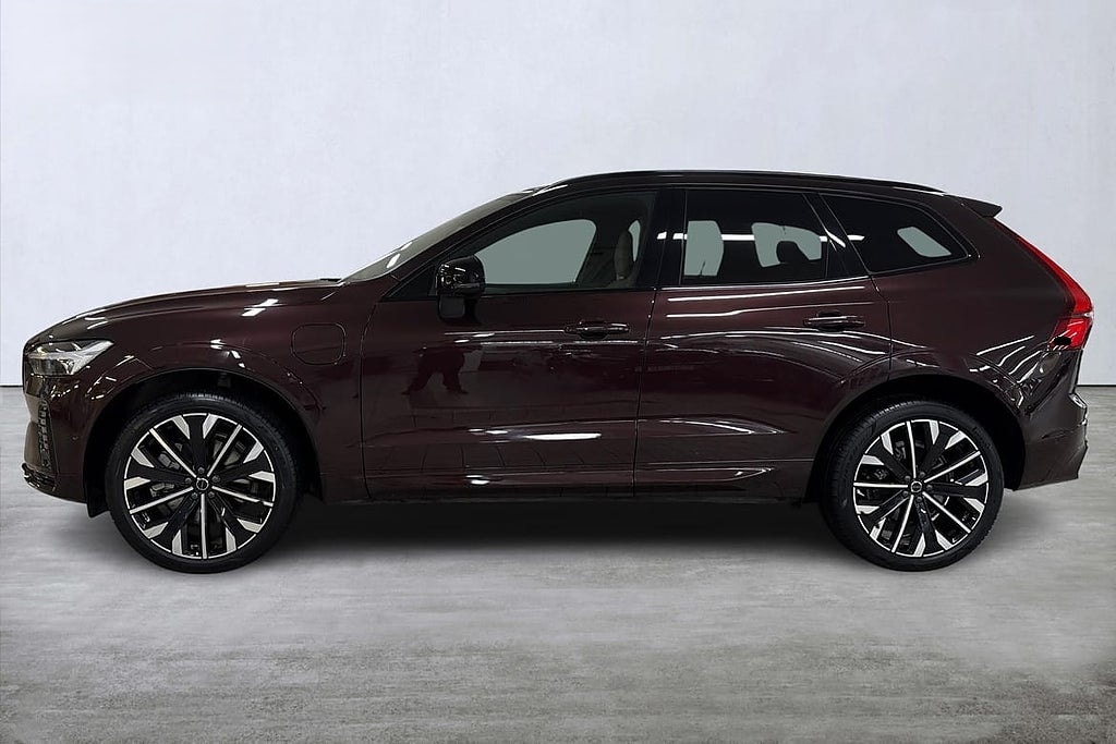 VOLVO XC60 T6 eAWD PluginHybrid Plus Dark Geartronic-image-2