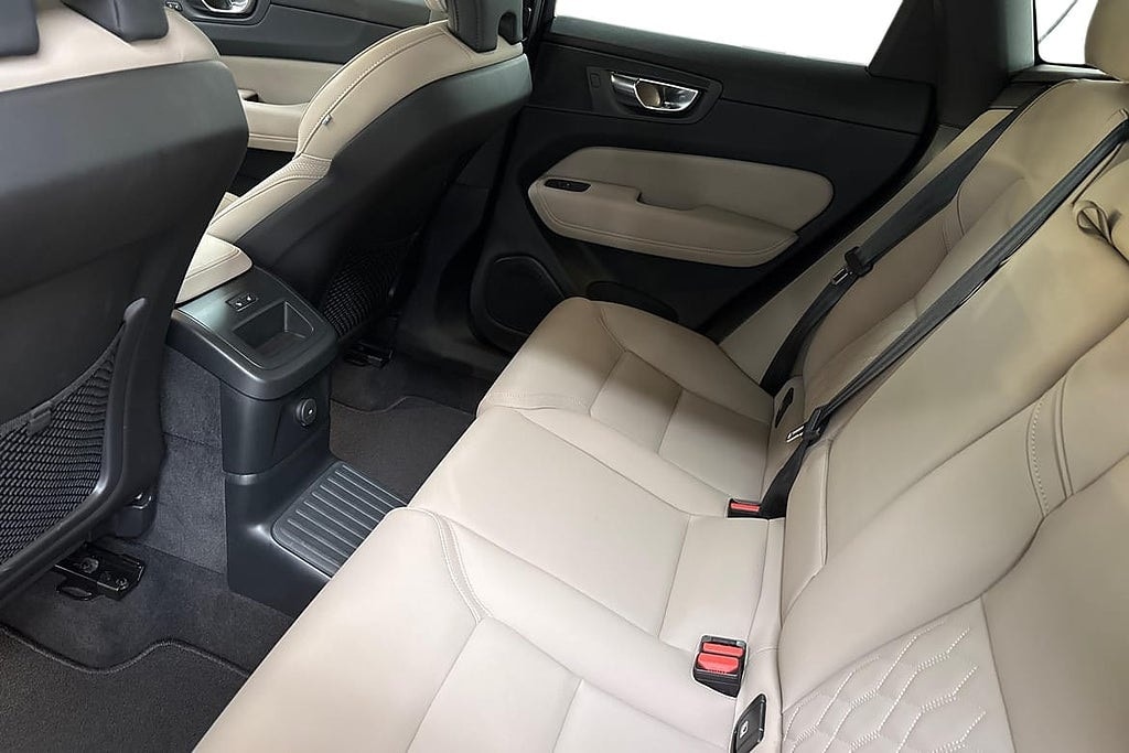 VOLVO XC60 T6 eAWD PluginHybrid Plus Dark Geartronic-image-9