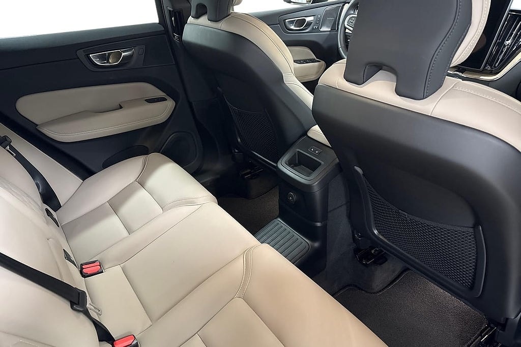 VOLVO XC60 T6 eAWD PluginHybrid Plus Dark Geartronic-image-10