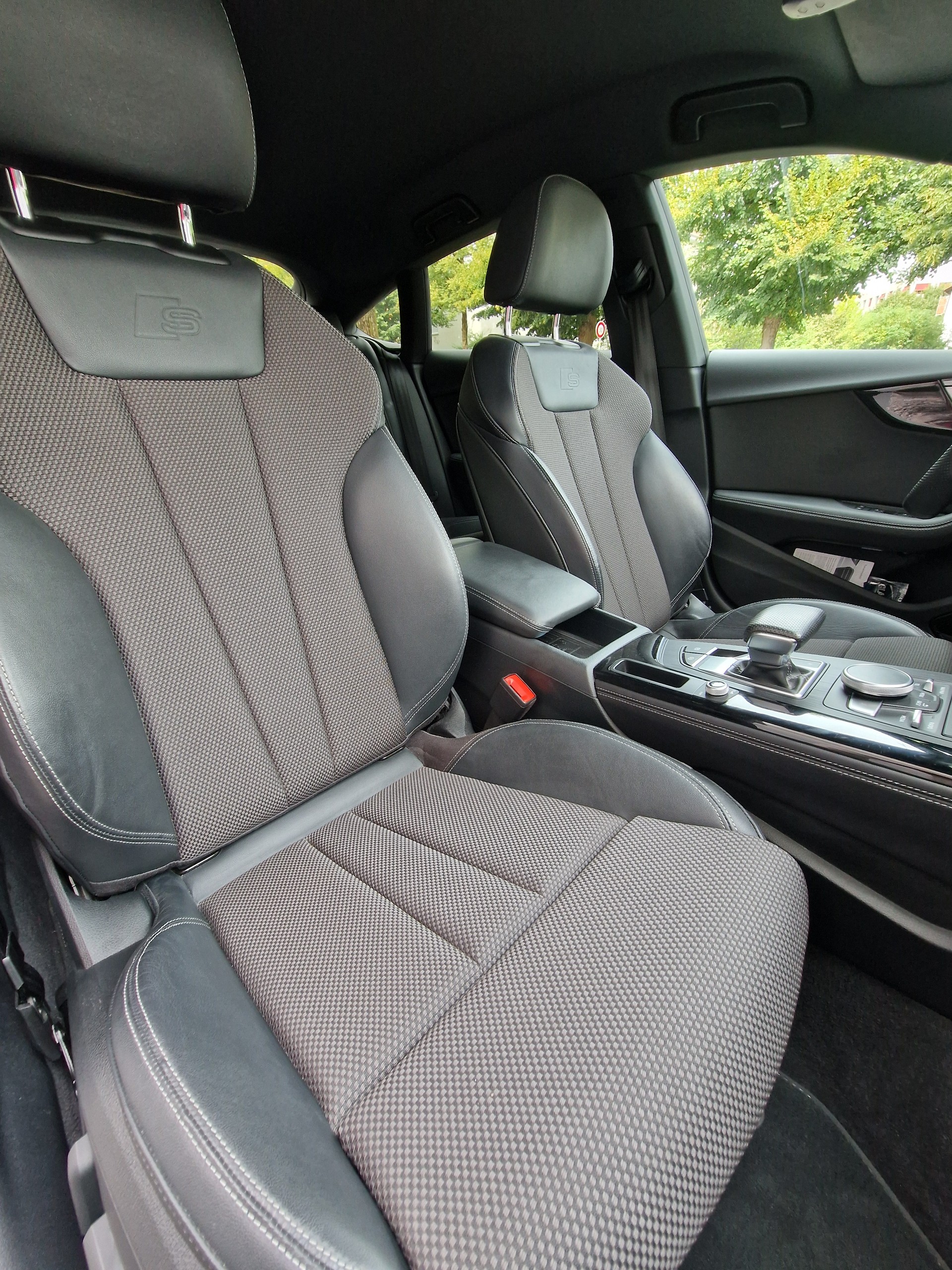 AUDI 2.0 40 TDI quattro S-Tronic-image-8