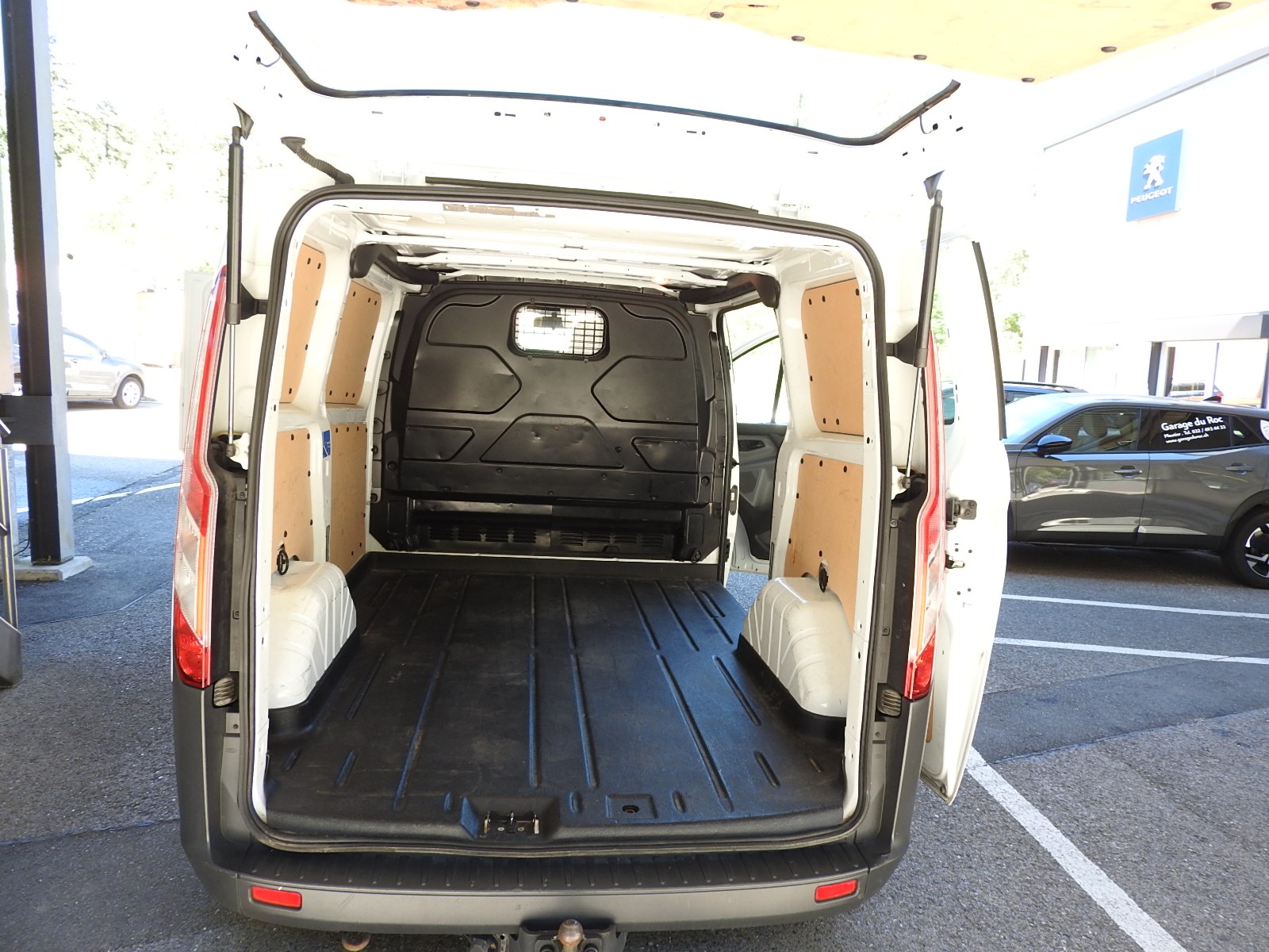 FORD Transit Custom Van 250 L1H1-image-9