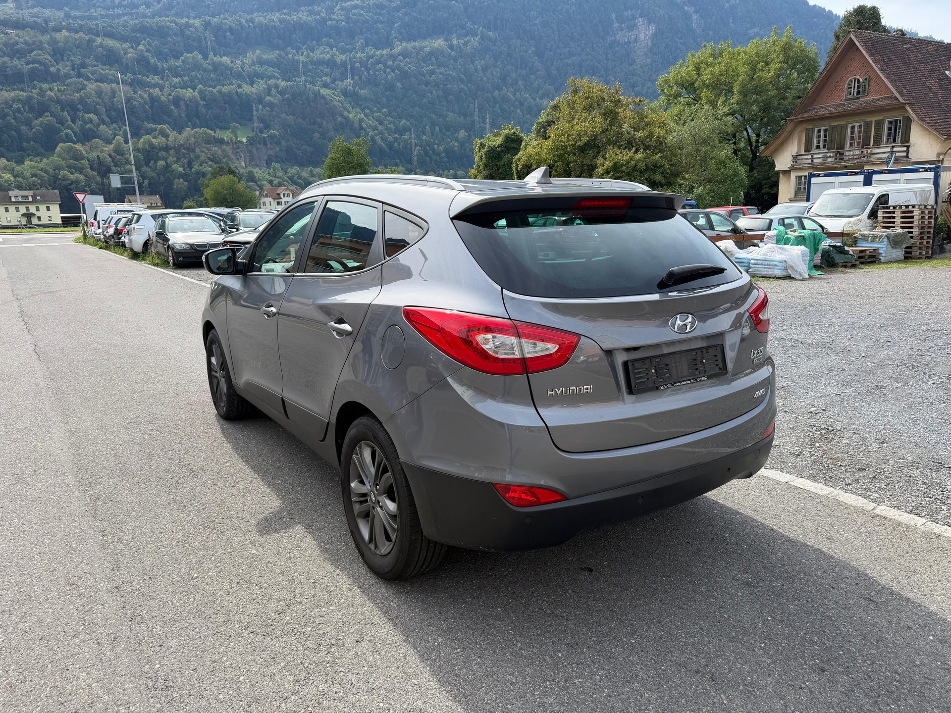 HYUNDAI iX 35 2.0 CRDi Style 4WD Automatic-image-2