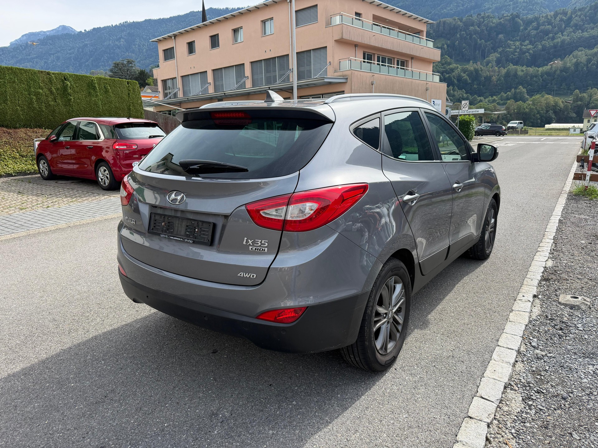 HYUNDAI iX 35 2.0 CRDi Style 4WD Automatic-image-3