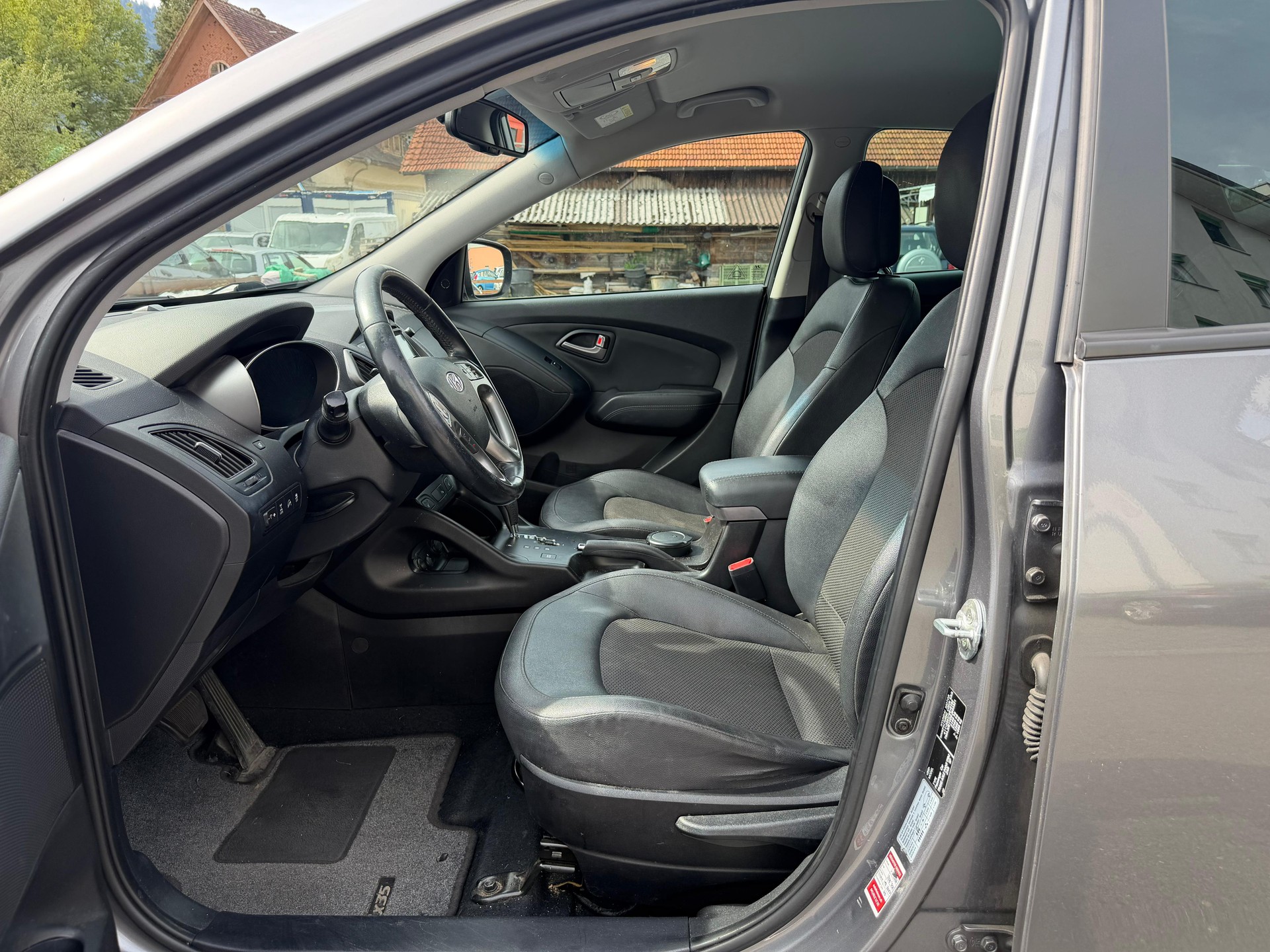 HYUNDAI iX 35 2.0 CRDi Style 4WD Automatic-image-6