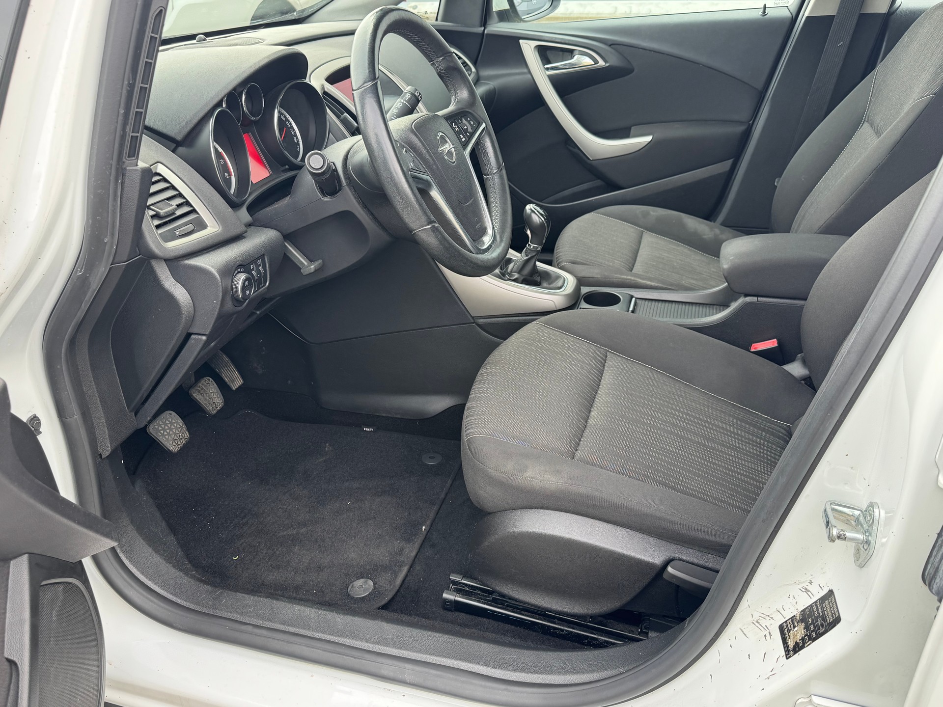 OPEL Astra SportsTourer 1.4i 16V Turbo Enjoy-image-9