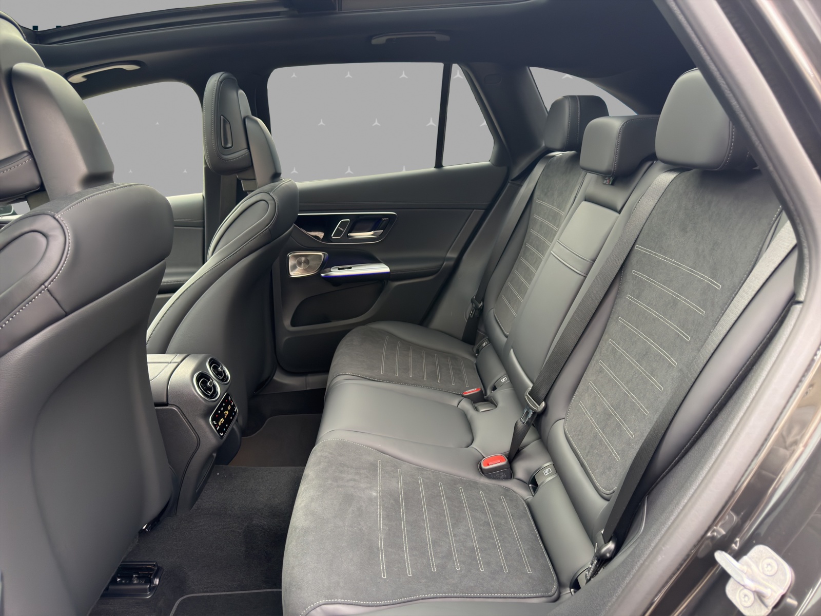 MERCEDES-BENZ GLC 220 d 4Matic 9G-Tronic-image-13