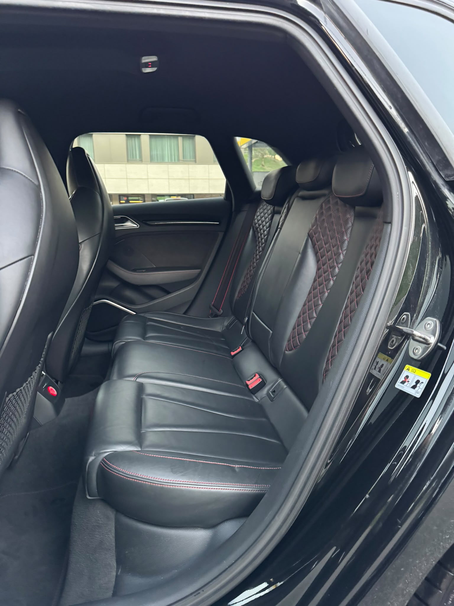 AUDI RS3 2.5 TSI quattro S-tronic-image-10