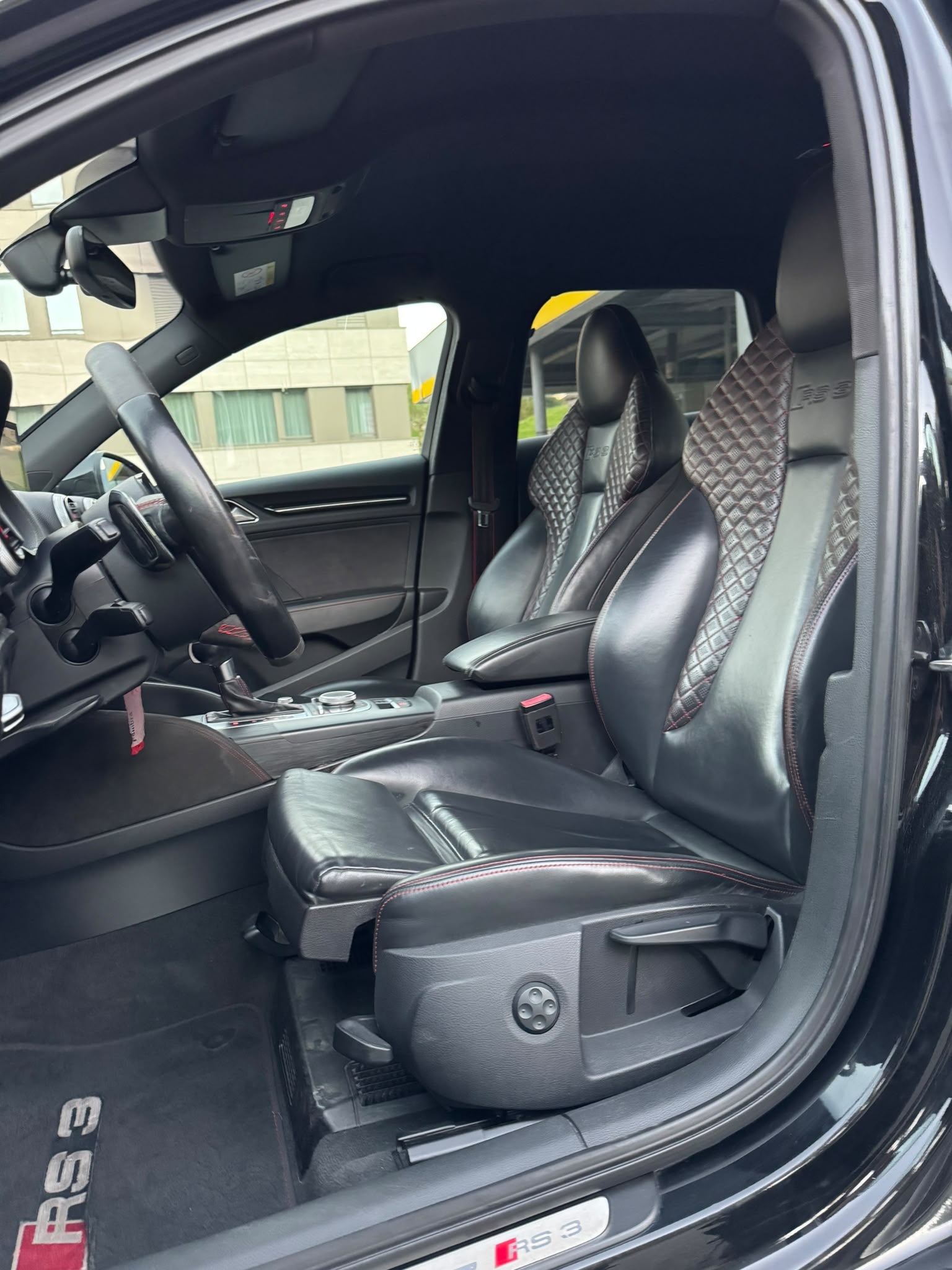 AUDI RS3 2.5 TSI quattro S-tronic-image-9