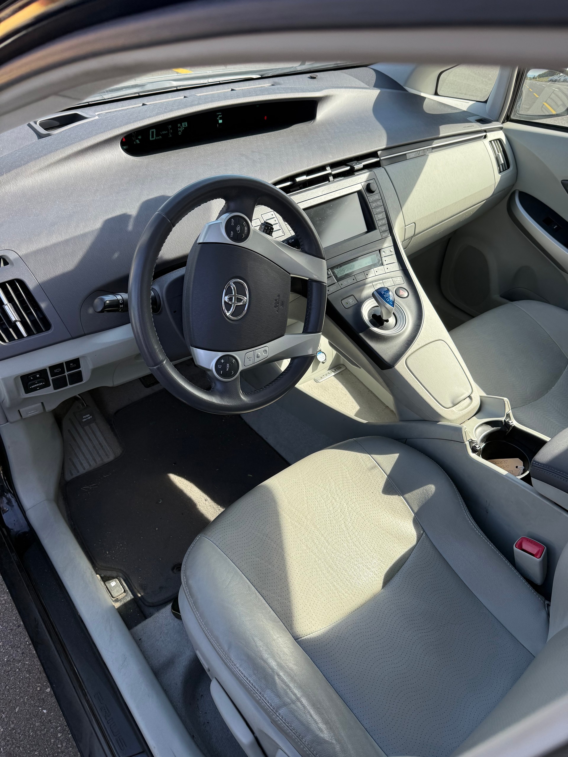 TOYOTA Prius 1.8 16V HSD Luna-image-5