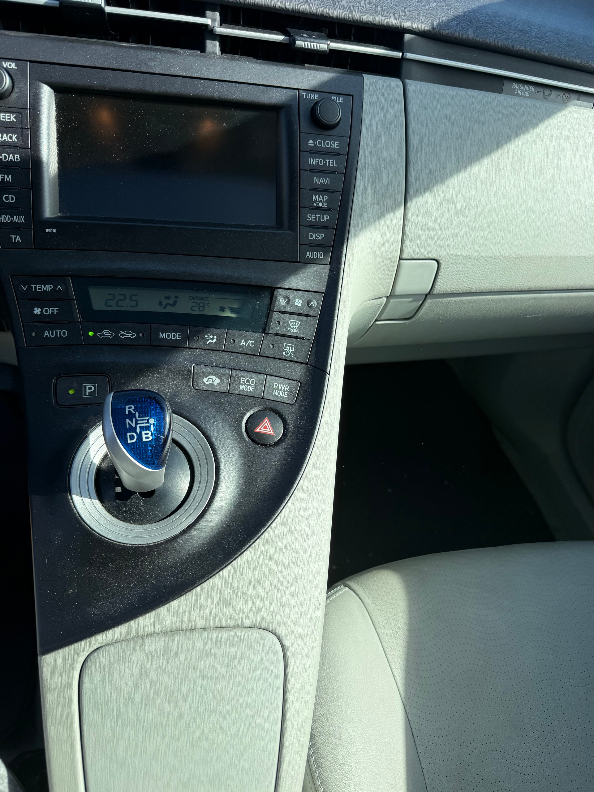 TOYOTA Prius 1.8 16V HSD Luna-image-6