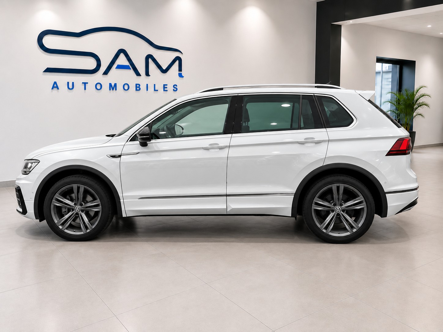 VW Tiguan 2.0 TDI SCR Highline 4Motion DSG-image-6