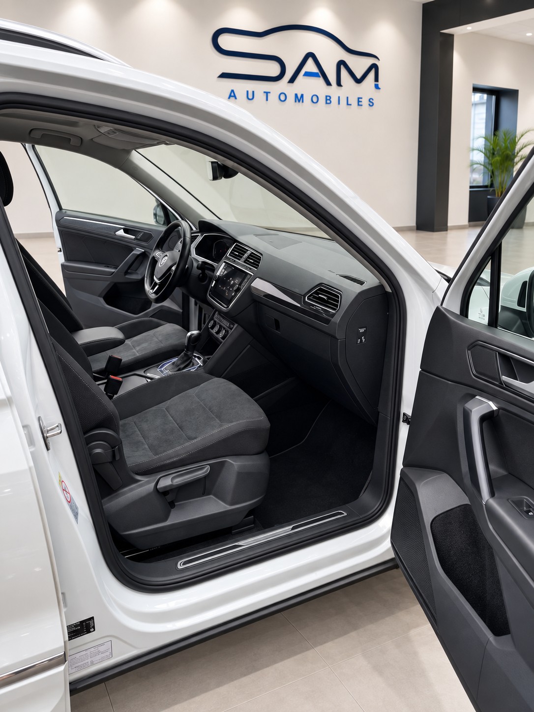 VW Tiguan 2.0 TDI SCR Highline 4Motion DSG-image-4