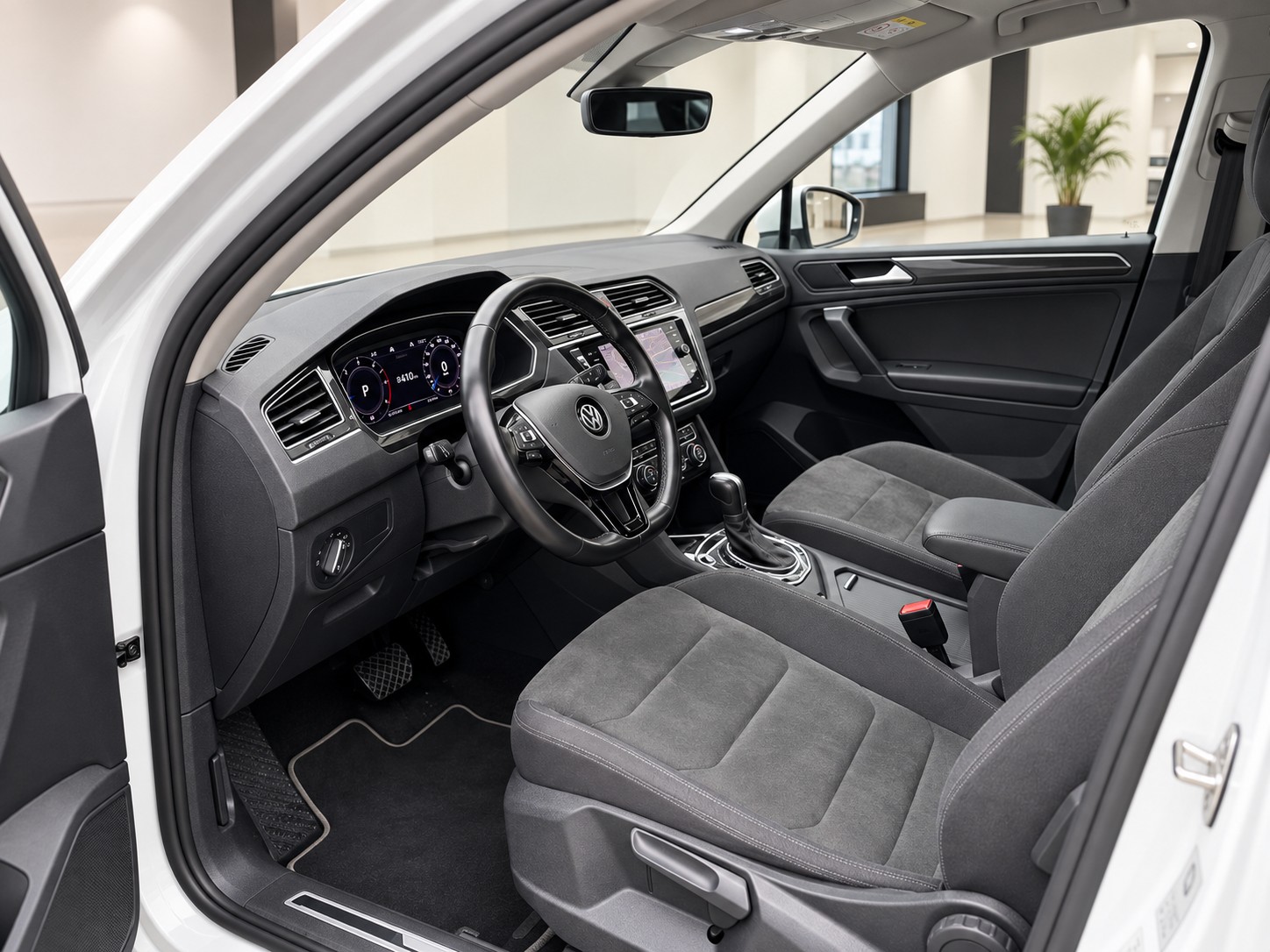 VW Tiguan 2.0 TDI SCR Highline 4Motion DSG-image-8
