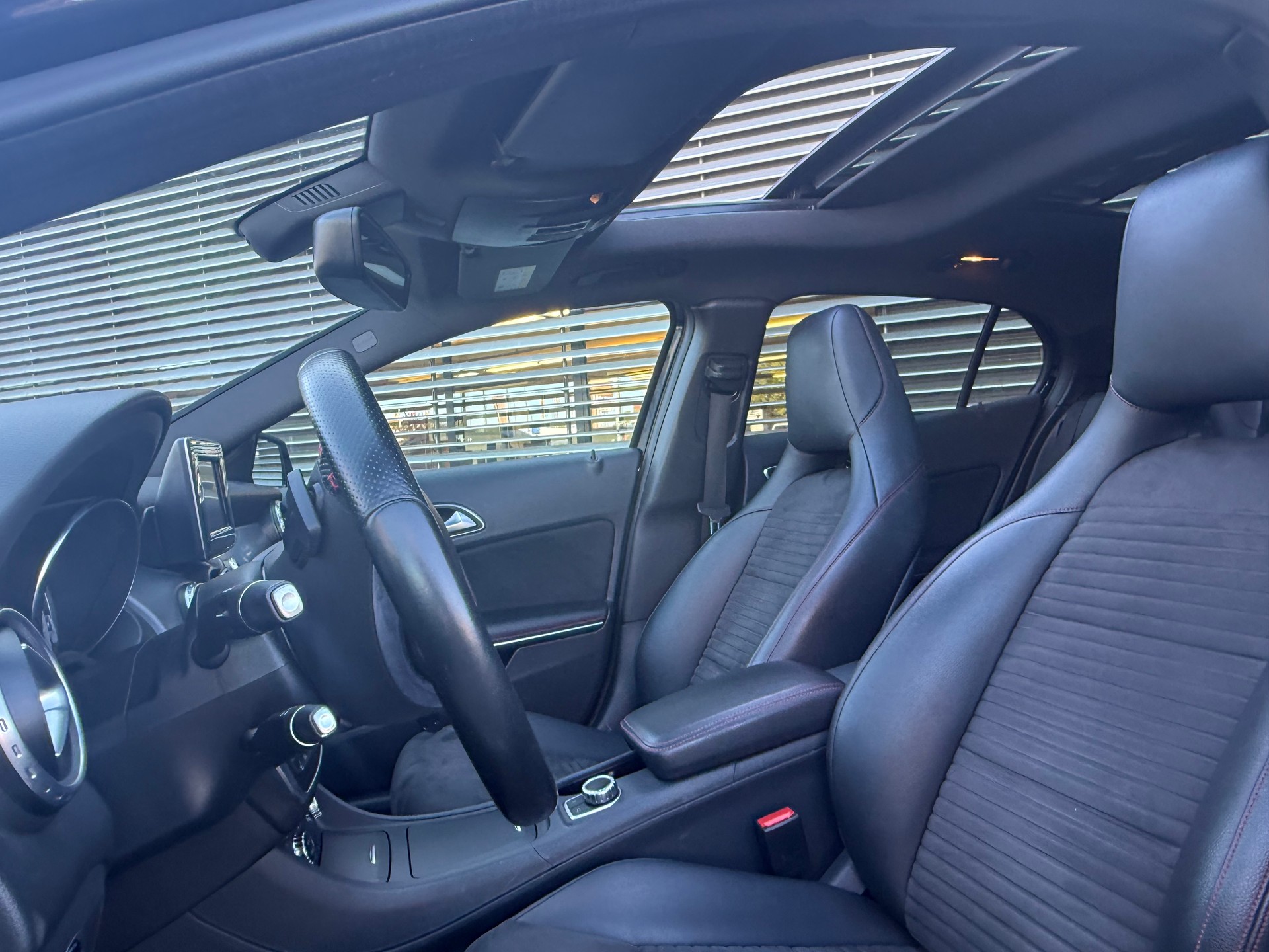MERCEDES-BENZ GLA 220 CDI AMG Line 4Matic 7G-DCT-image-11