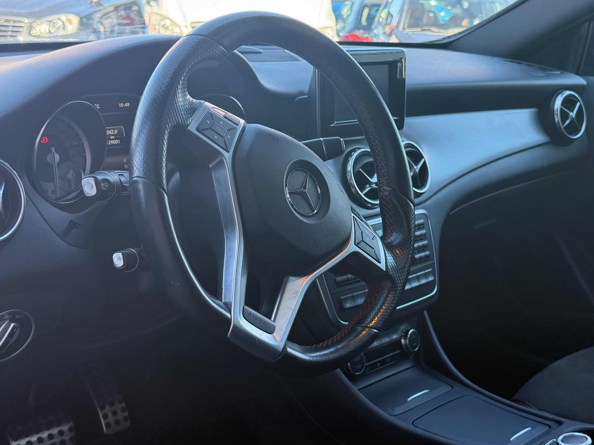 MERCEDES-BENZ GLA 220 CDI AMG Line 4Matic 7G-DCT-image-4