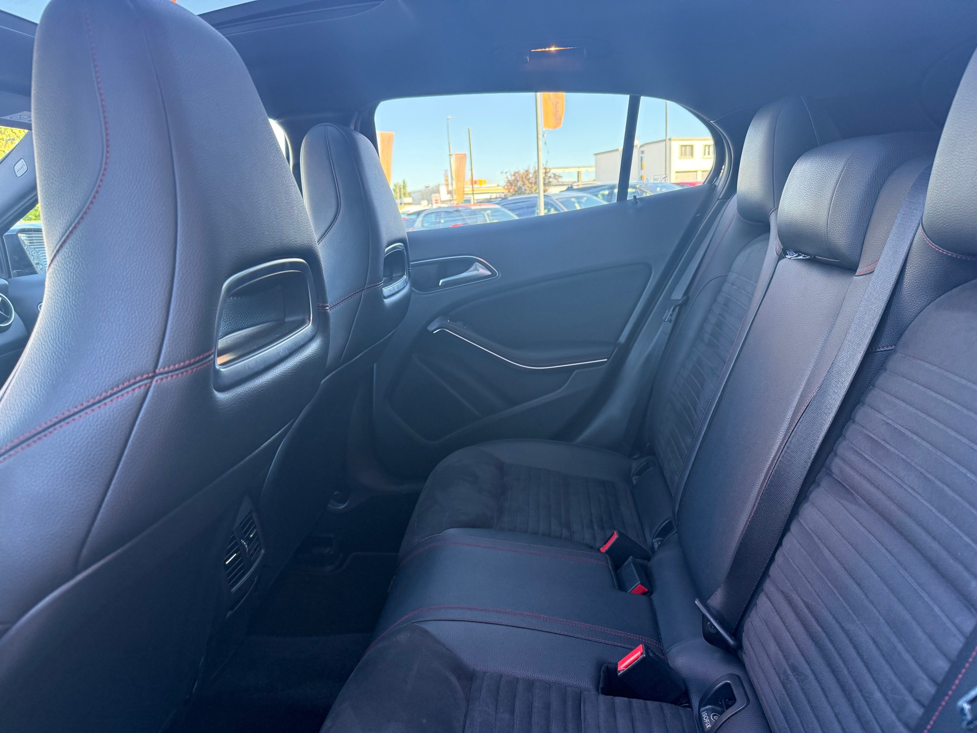 MERCEDES-BENZ GLA 220 CDI AMG Line 4Matic 7G-DCT-image-5