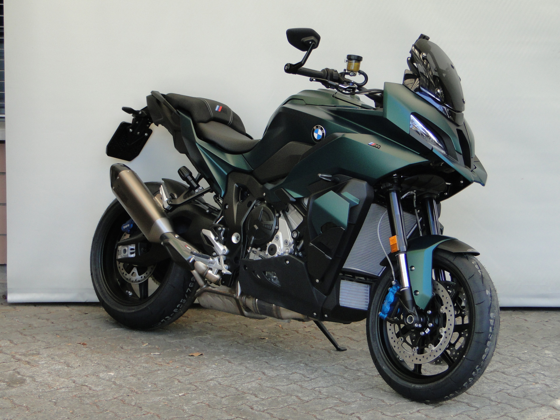 BMW M 1000 XR 2027-showroom-element-2