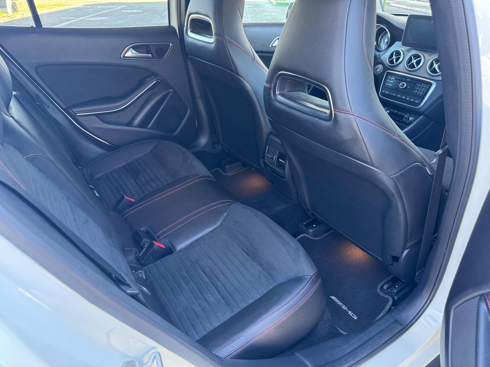 MERCEDES-BENZ GLA 250 4Matic 7G-DCT-image-12