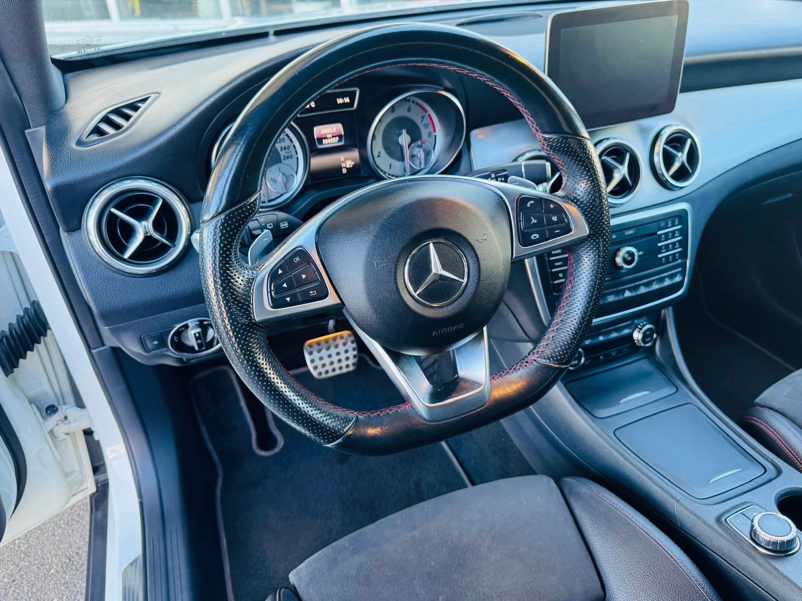 MERCEDES-BENZ GLA 250 4Matic 7G-DCT-image-8