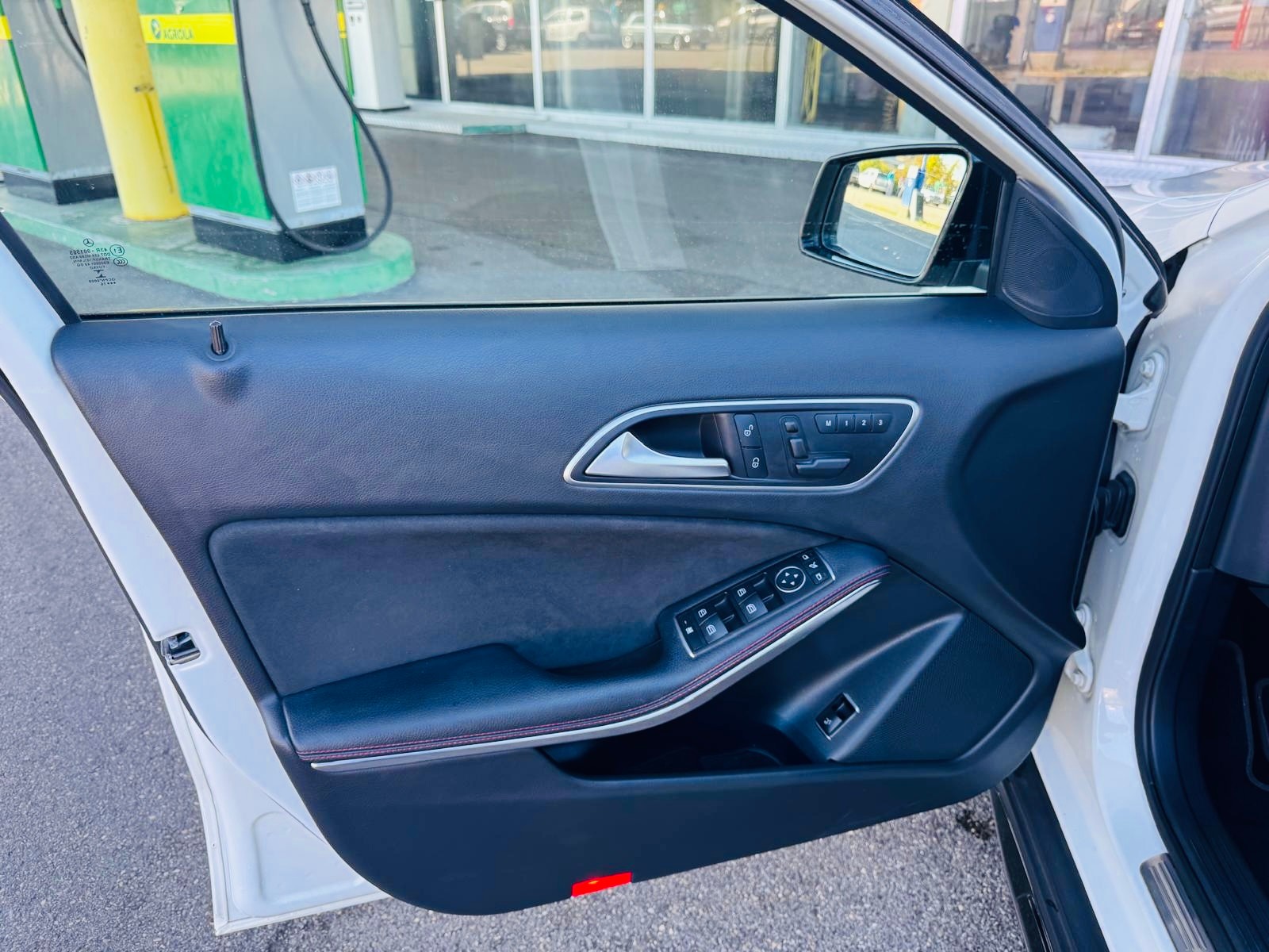 MERCEDES-BENZ GLA 250 4Matic 7G-DCT-image-10