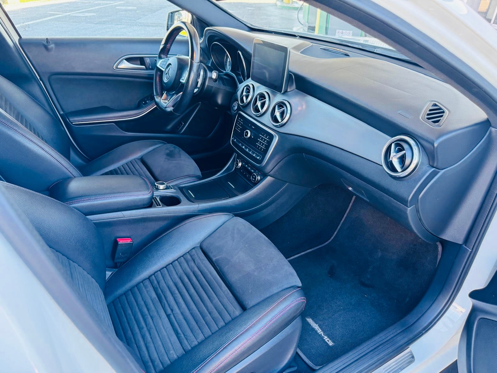 MERCEDES-BENZ GLA 250 4Matic 7G-DCT-image-13