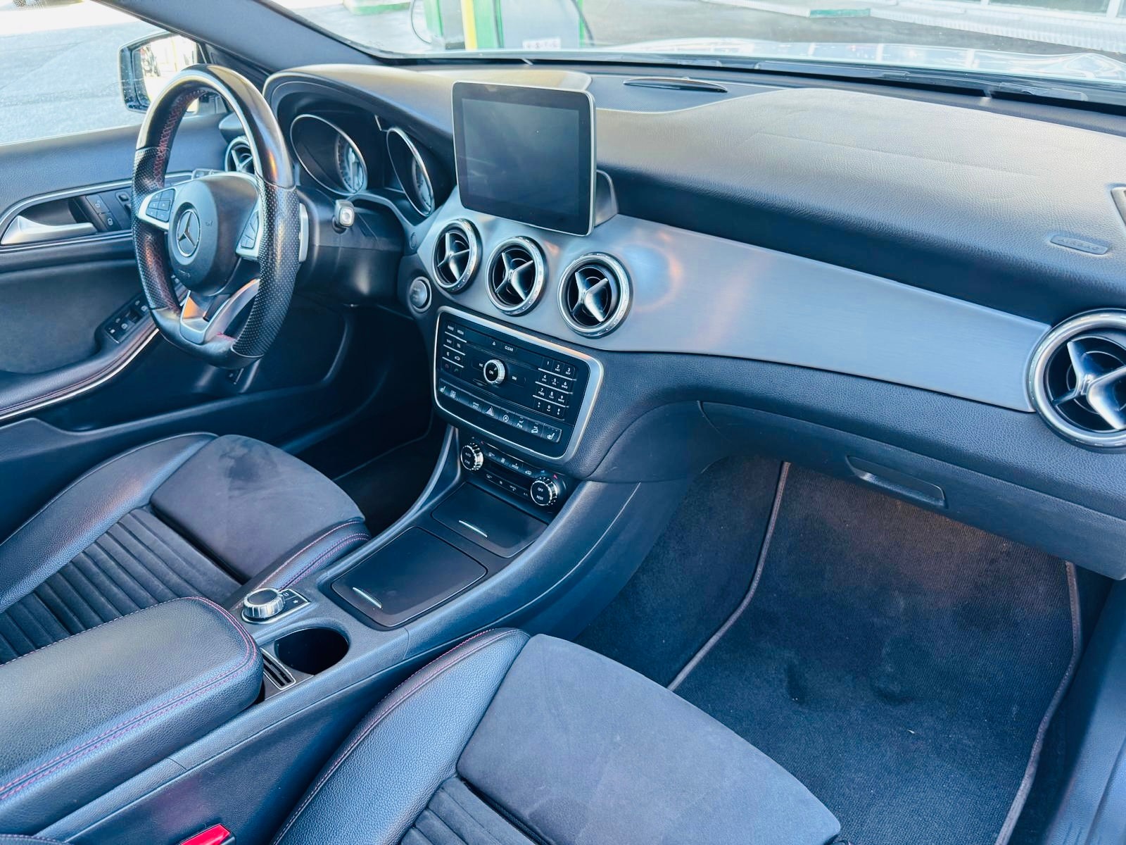 MERCEDES-BENZ GLA 250 4Matic 7G-DCT-image-7