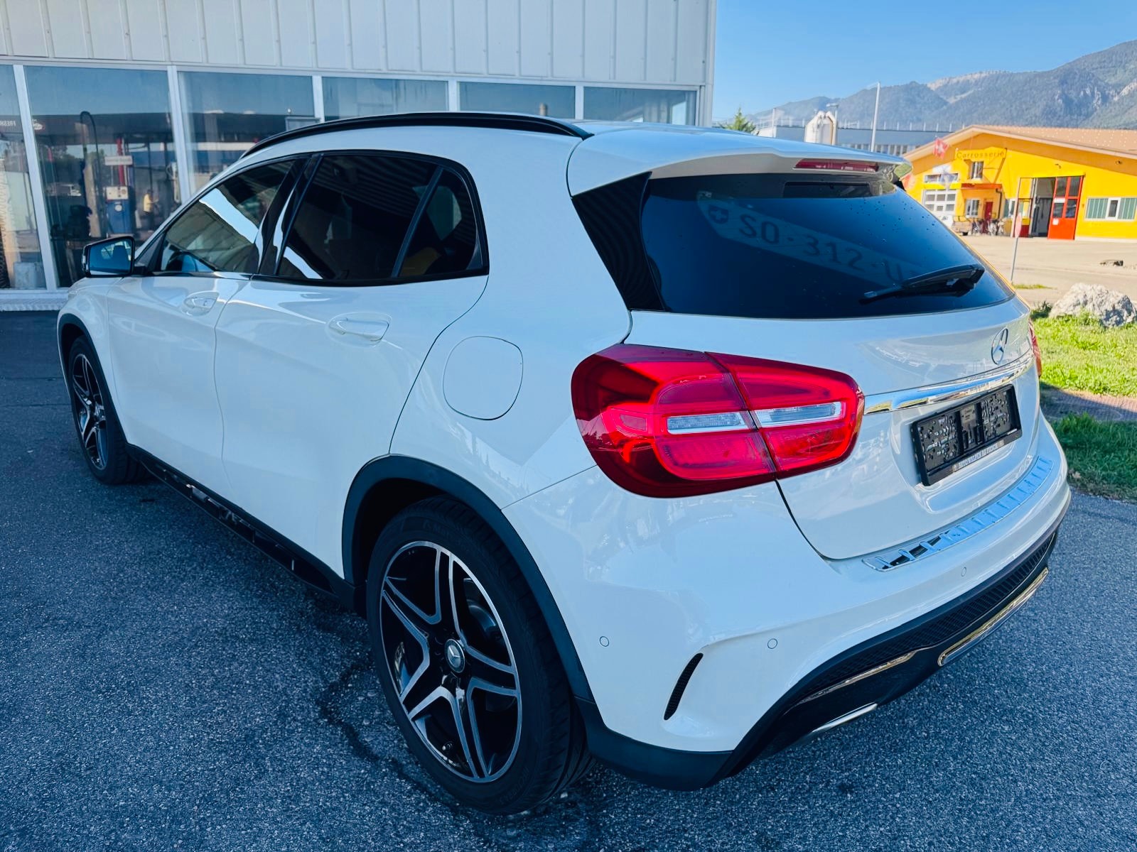 MERCEDES-BENZ GLA 250 4Matic 7G-DCT-image-5