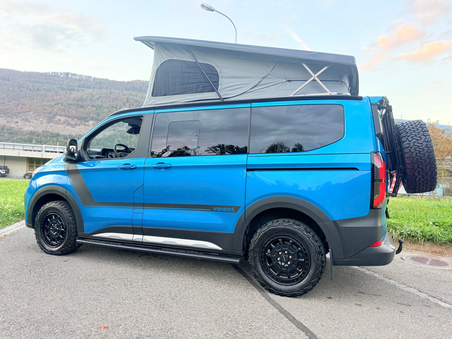 FORD TOURNEO CUSTOM "VANEXT" 4X4 5 PLÄTZER CAMPER "HÖHER" 170 PS DIESEL "SPEZIAL AUFBAU" MIT MFK CH !! MIT AHK.-image-60
