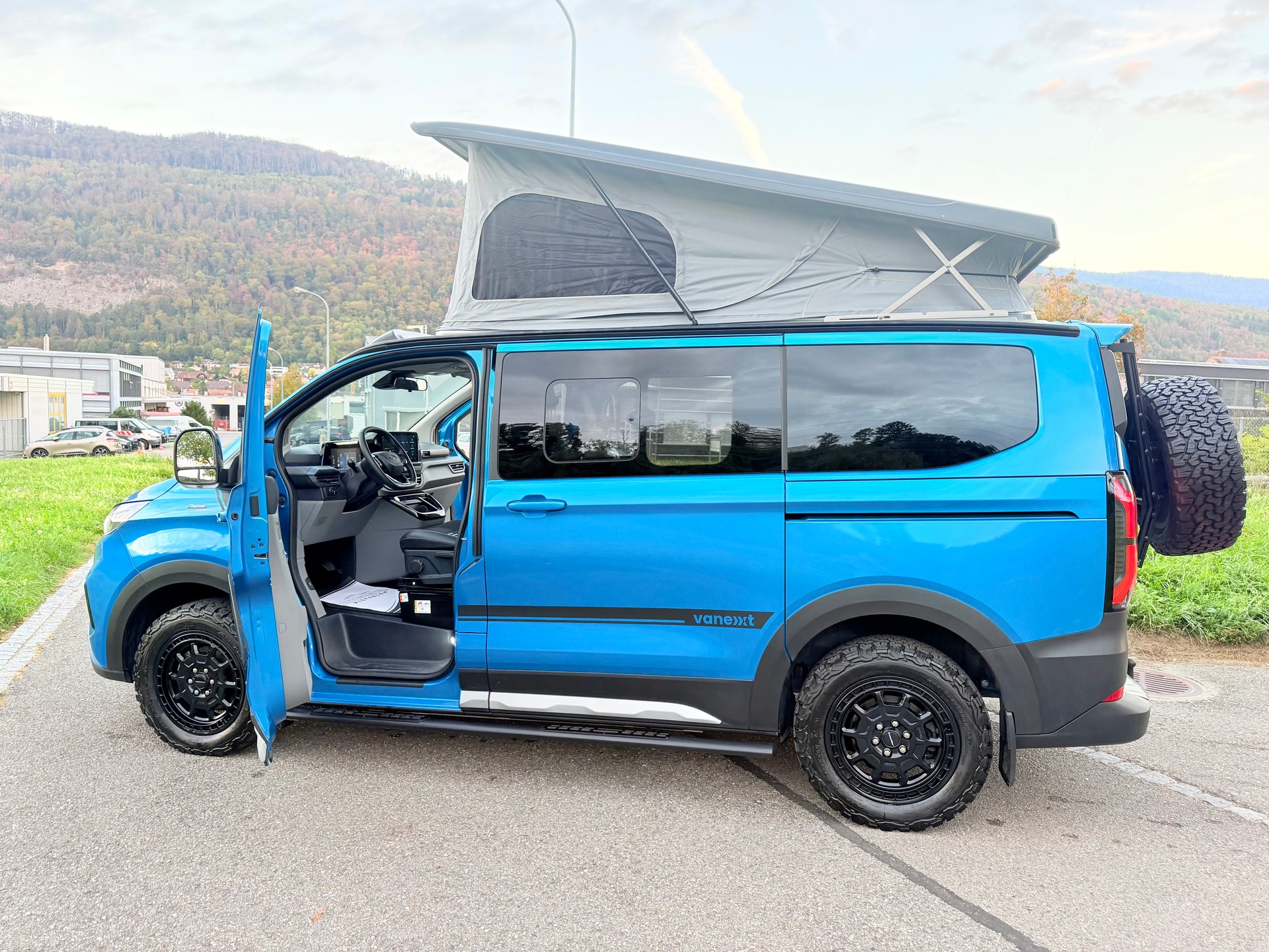 FORD TOURNEO CUSTOM "VANEXT" 4X4 5 PLÄTZER CAMPER "HÖHER" 170 PS DIESEL "SPEZIAL AUFBAU" MIT MFK CH !! MIT AHK.-image-1